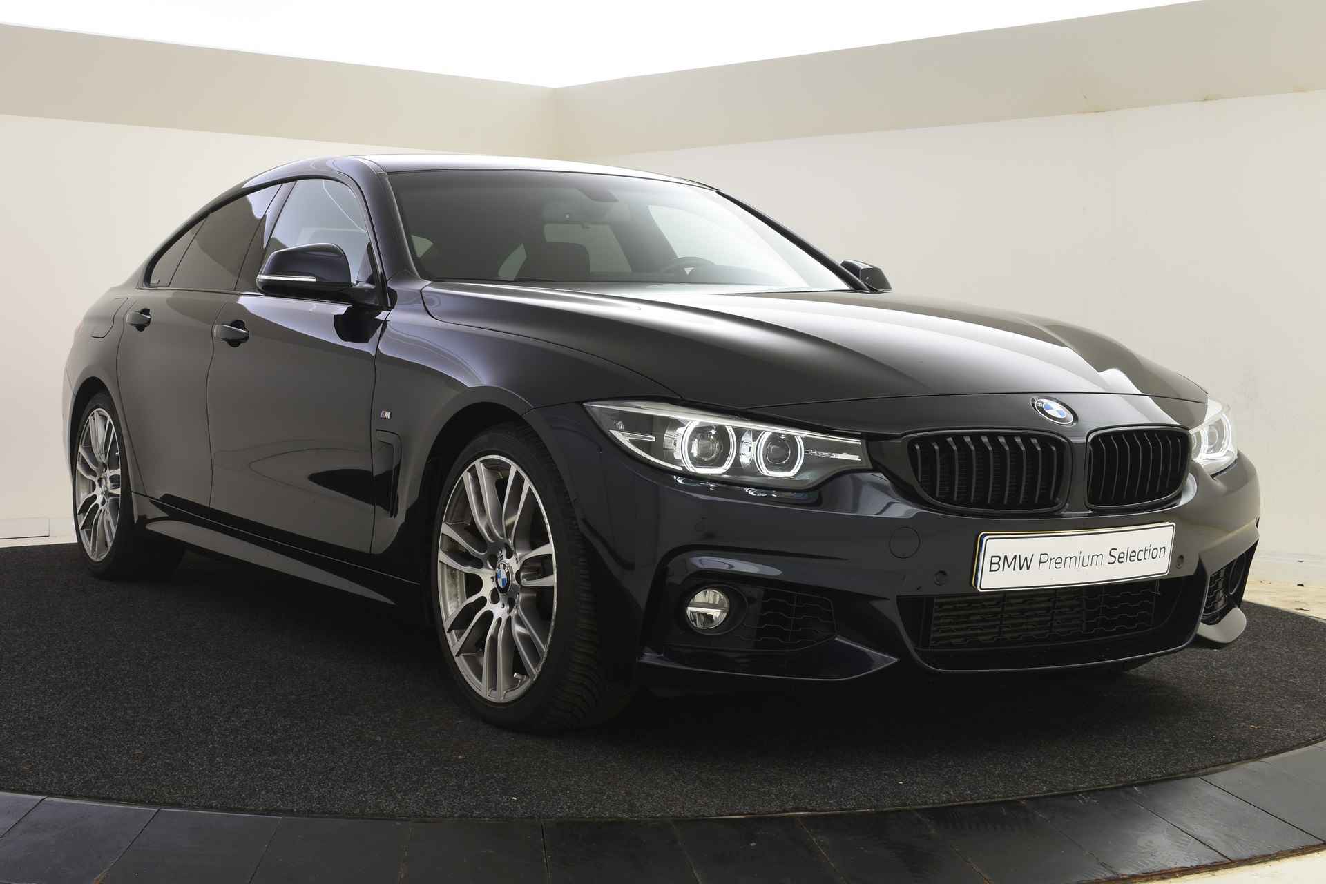 BMW 4 Serie Gran Coupé 418i Executive M Sport Automaat / Sportstoelen / Achteruitrijcamera / LED / Park Assistant / M Sportonderstel / Navigatie Professional / Stoelverwarming - 23/49