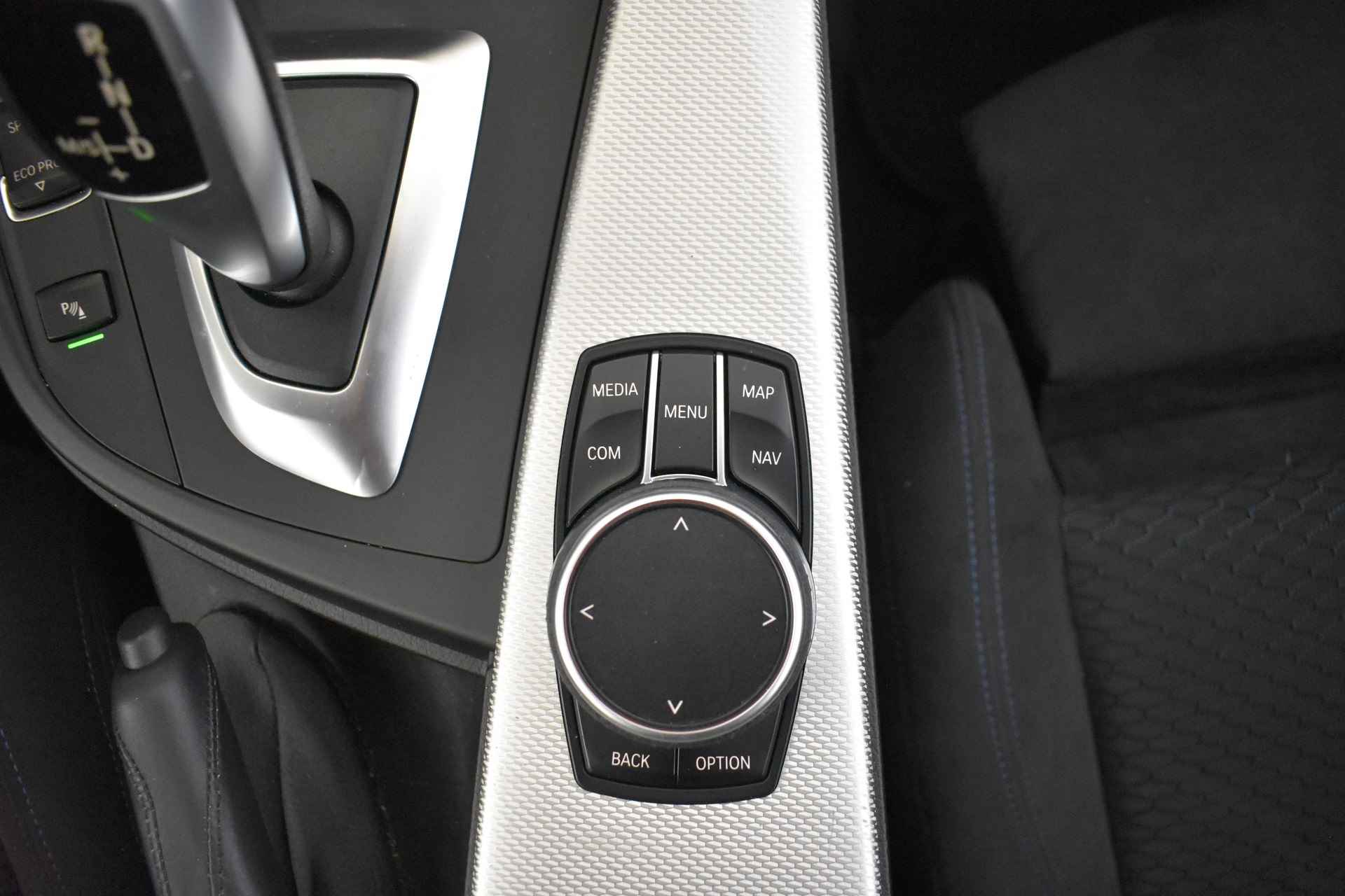 BMW 4 Serie Gran Coupé 418i Executive M Sport Automaat / Sportstoelen / Achteruitrijcamera / LED / Park Assistant / M Sportonderstel / Navigatie Professional / Stoelverwarming - 29/49