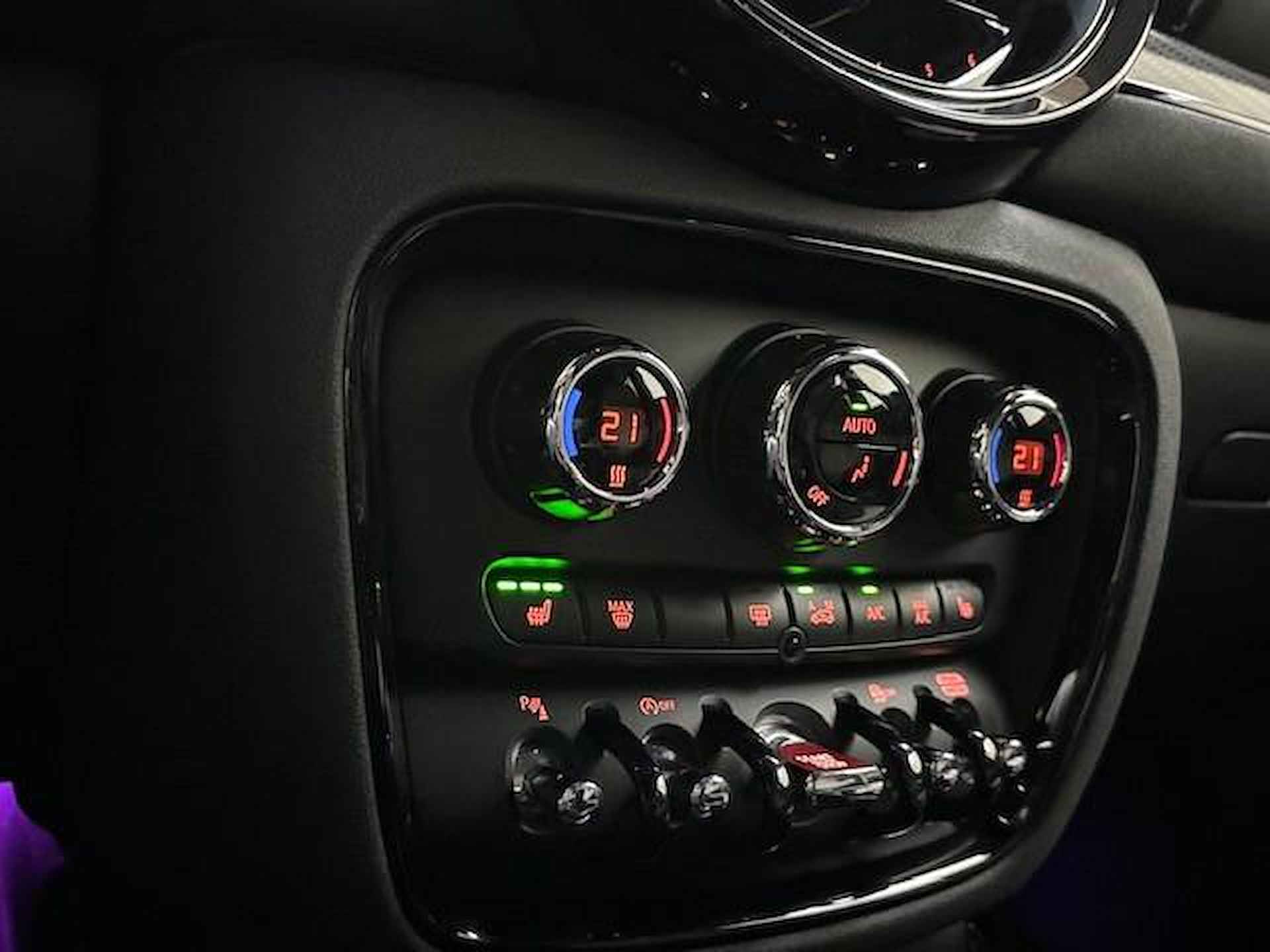 Mini Mini Clubman 1.5 Cooper Business Edition | Adaptive cruise control | Apple Carplay | Camera | Parkeersensoren | NL Auto | BTW | - 21/27