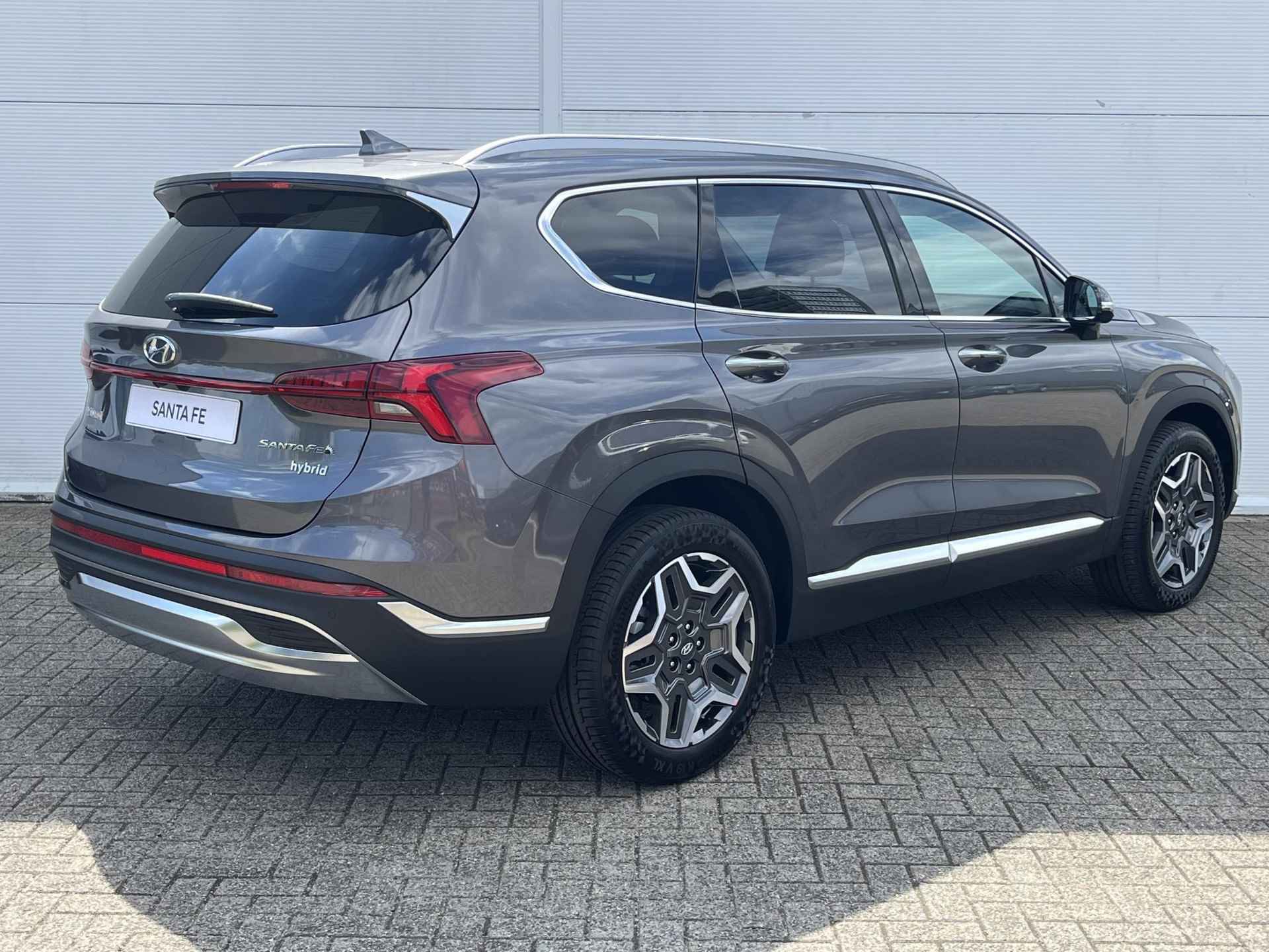 Hyundai Santa Fe 1.6 T-GDI HEV Premium Hybride / 5.000 korting / 56.490 Rijklaar /  Stoelverwarming + Verkoeling / Leder / 360 Camera / Achterbankverwarming / Elek. Achterklep / Krell Audio / - 3/47