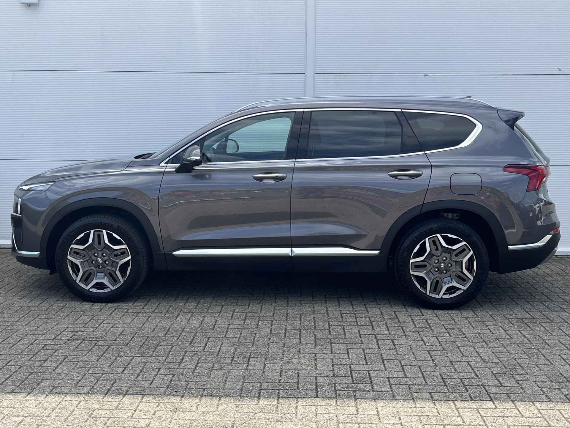 Hyundai Santa Fe 1.6 T-GDI HEV Premium Hybride / 5.000 korting / 56.490 Rijklaar /  Stoelverwarming + Verkoeling / Leder / 360 Camera / Achterbankverwarming / Elek. Achterklep / Krell Audio / - 8/47