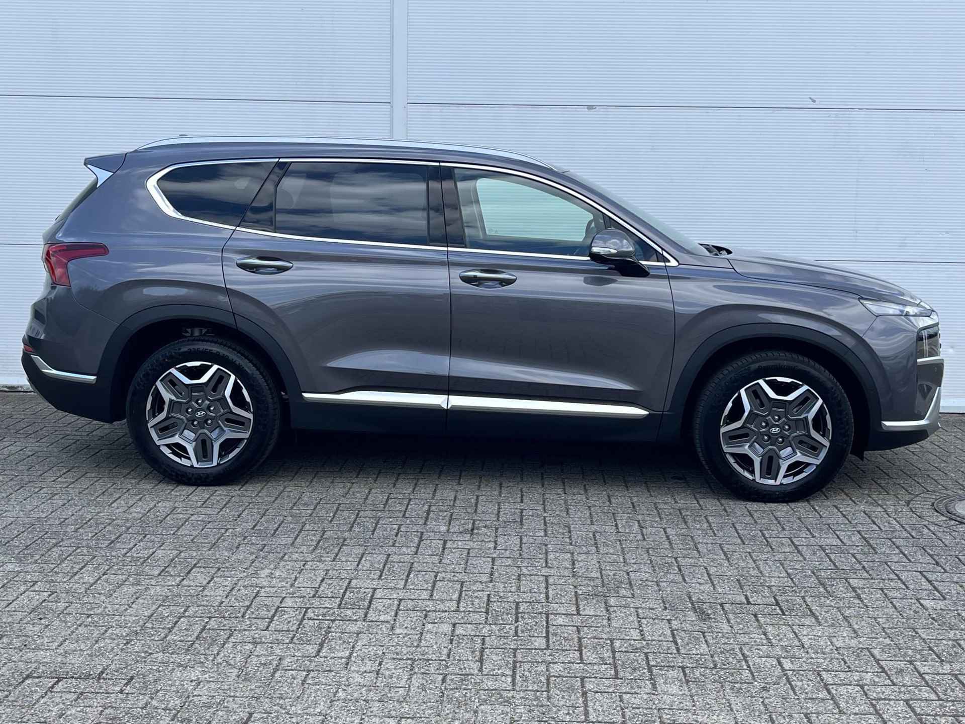 Hyundai Santa Fe 1.6 T-GDI HEV Premium Hybride / 5.000 korting / 56.490 Rijklaar /  Stoelverwarming + Verkoeling / Leder / 360 Camera / Achterbankverwarming / Elek. Achterklep / Krell Audio / - 19/47