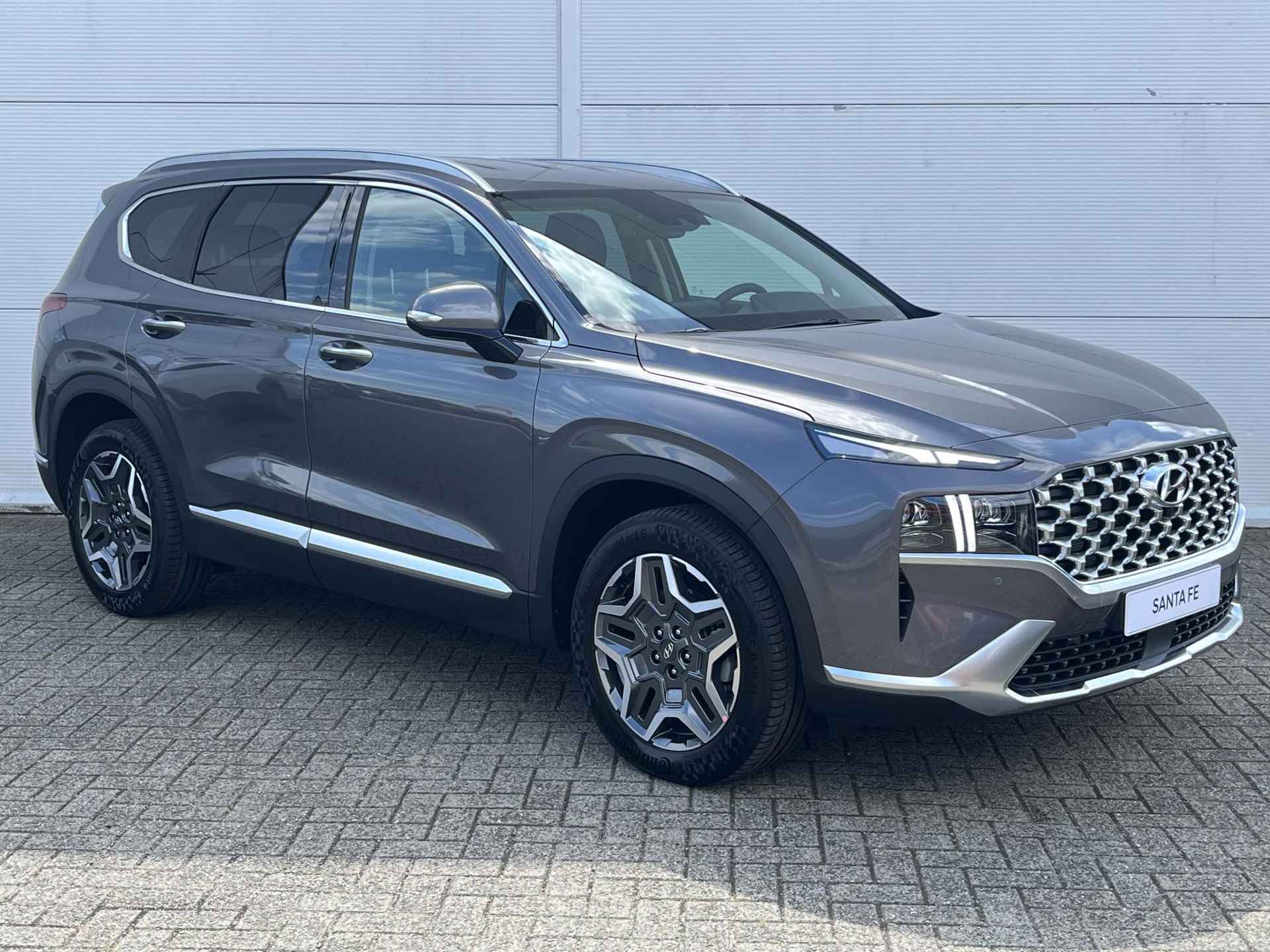 Hyundai Santa Fe 1.6 T-GDI HEV Premium Hybride / 5.000 korting / 56.490 Rijklaar /  Stoelverwarming + Verkoeling / Leder / 360 Camera / Achterbankverwarming / Elek. Achterklep / Krell Audio / - 20/47