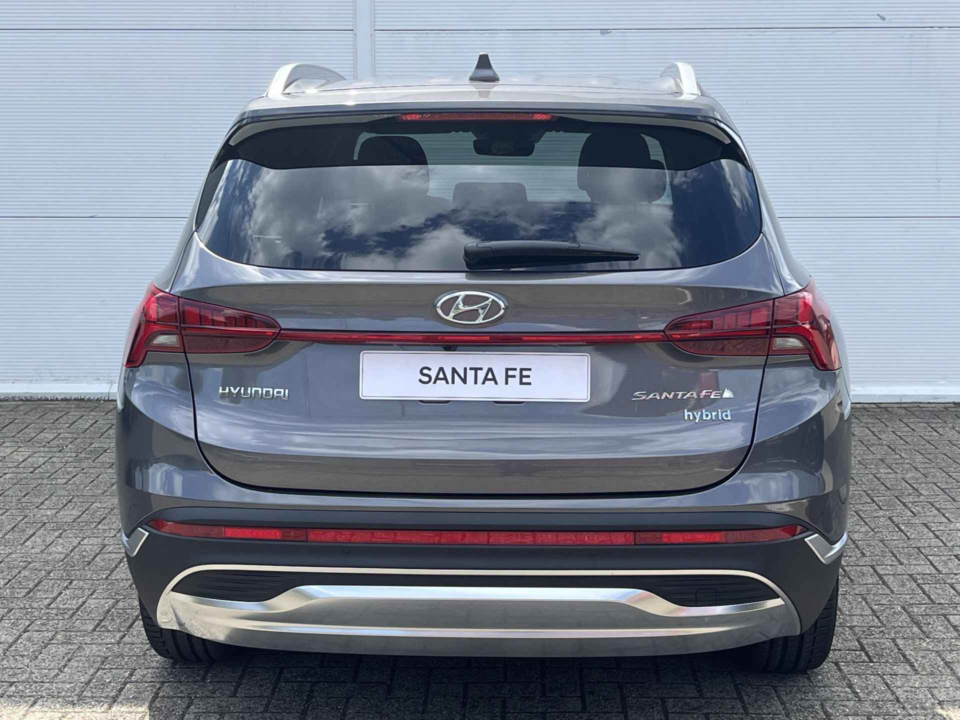 Hyundai Santa Fe 1.6 T-GDI HEV Premium Hybride / 5.000 korting / 56.490 Rijklaar /  Stoelverwarming + Verkoeling / Leder / 360 Camera / Achterbankverwarming / Elek. Achterklep / Krell Audio / - 22/47