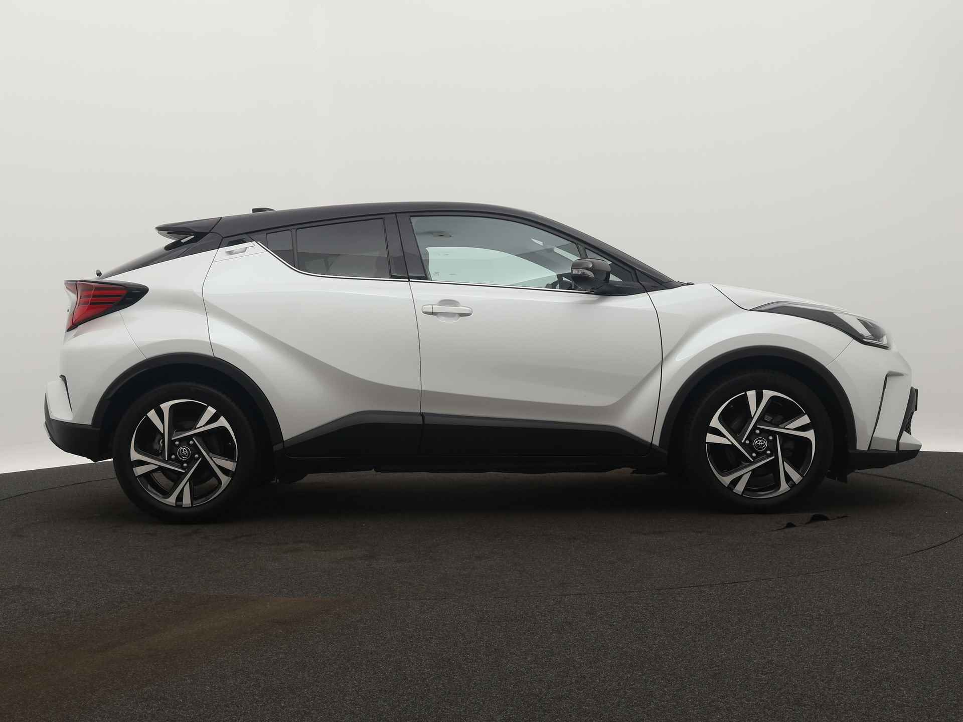 Toyota C-HR 2.0 184 PK Hybrid Style Bi-Tone Limited | Navigatie | Stoelverwarming | Cruise Control | Climate Control | EdV 19-11 financiering - 16/44