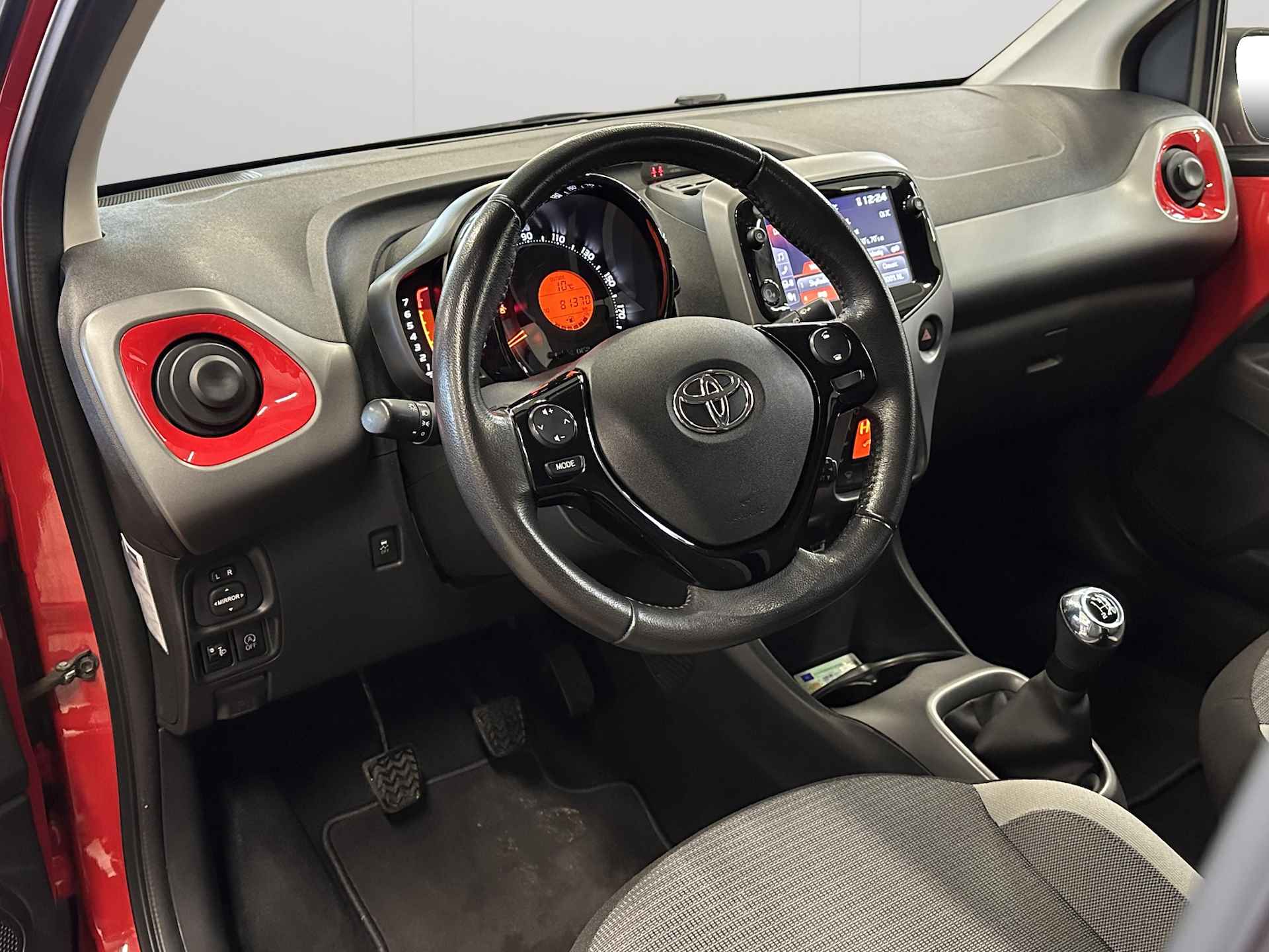 Toyota Aygo 1.0 VVT-i x-joy | Climate Control | LM velgen | Apple Carplay/Android Auto | - 9/31