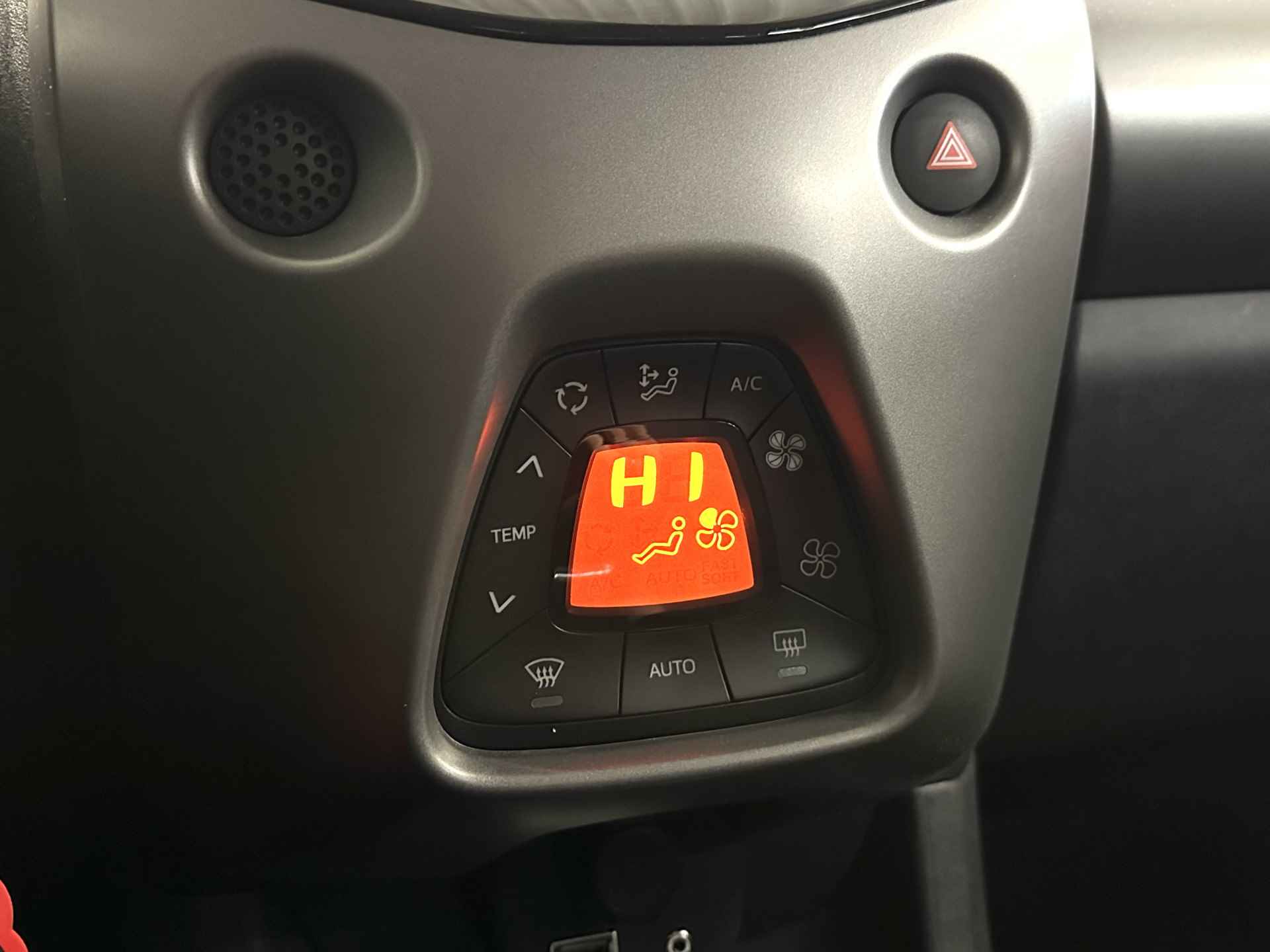 Toyota Aygo 1.0 VVT-i x-joy | Climate Control | LM velgen | Apple Carplay/Android Auto | - 11/31