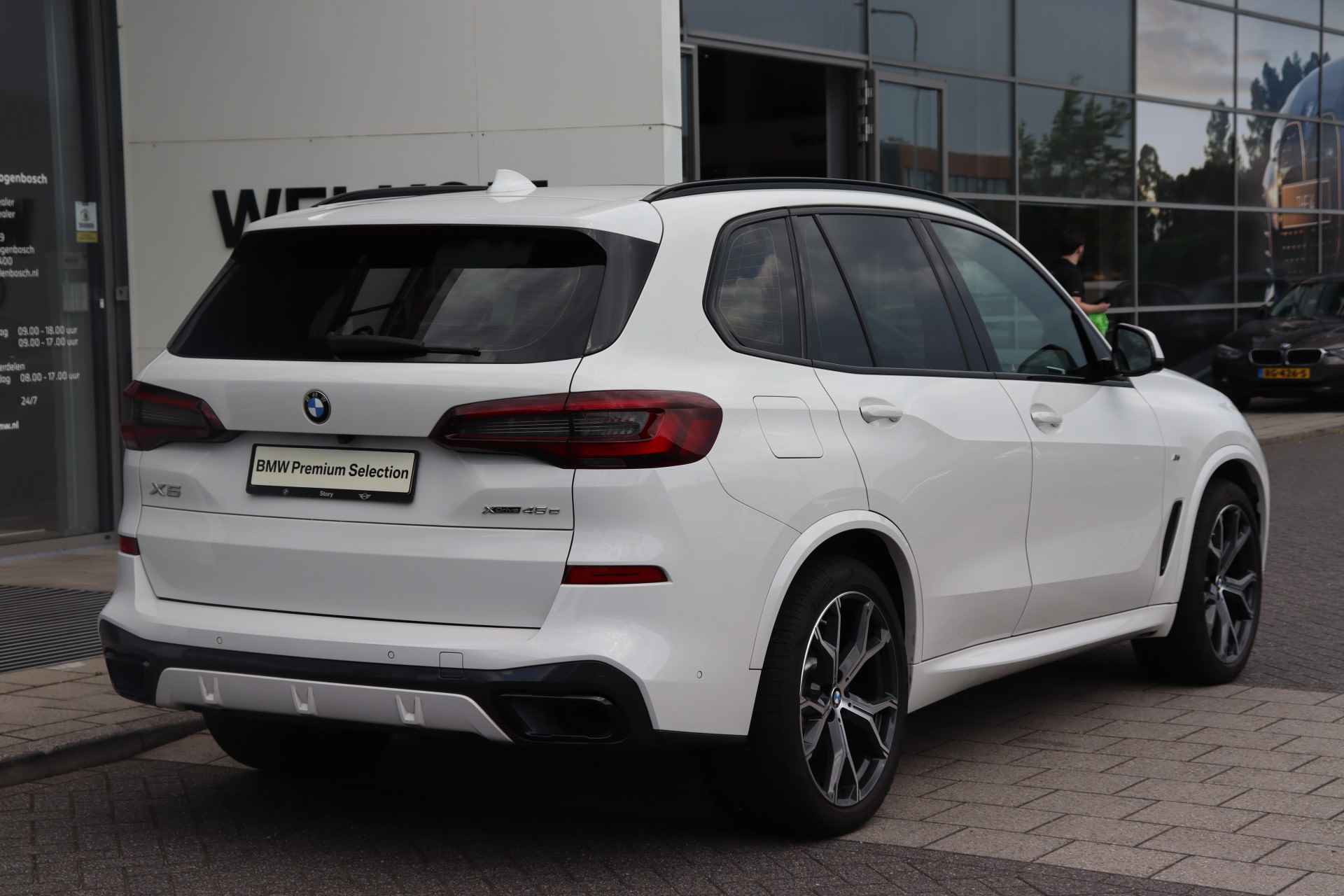 BMW X5 xDrive45e High Executive M Sport Automaat / Panoramadak / Trekhaak / Laserlicht / Sportstoelen / Soft Close / Active Cruise Control / Gesture Control - 13/41