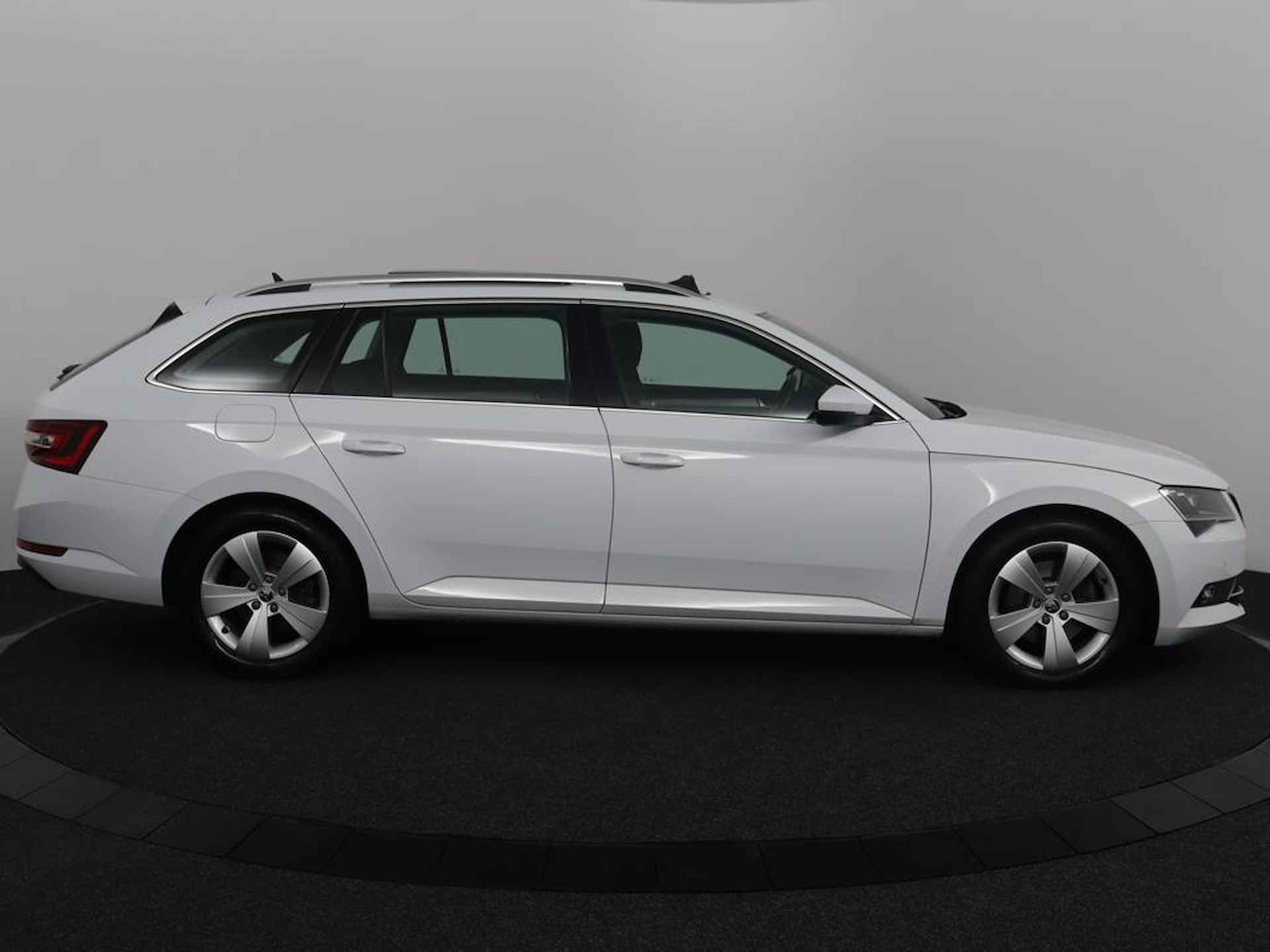 Skoda Superb Combi 2.0 TDI Ambition Business |NAP | Pano | Memoryseat | Carplay | Trekhaak - 4/51