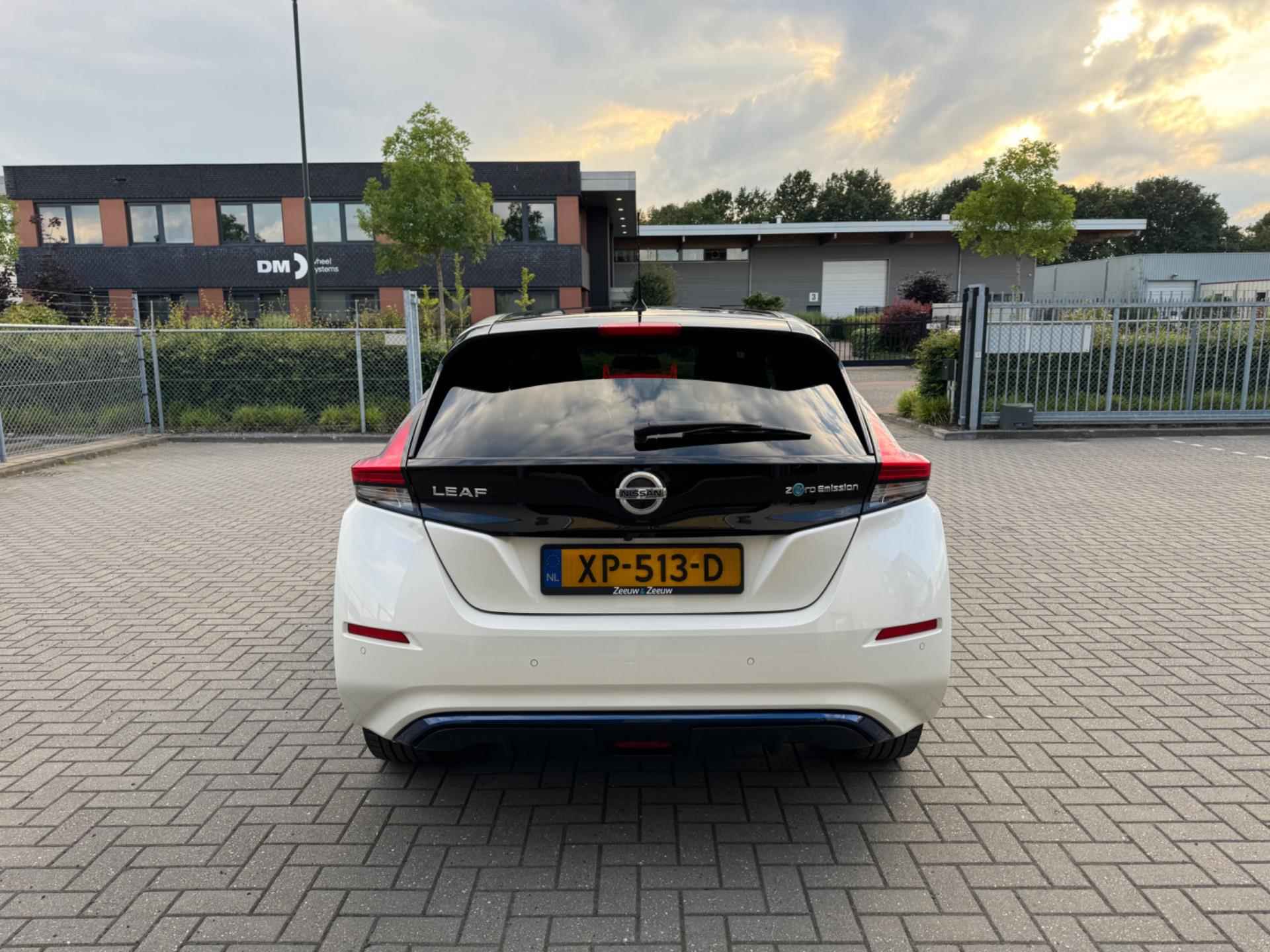 Nissan LEAF Tekna 40 kWh na subsidie 12999,- - 7/16