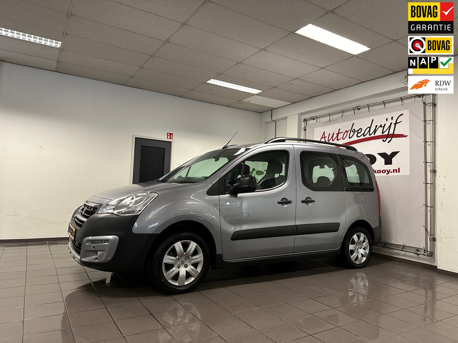 Peugeot Partner Tepee 1.2 PureTech Active * Navigatie / Camera / Trekhaak / LED / Parkeersensoren *