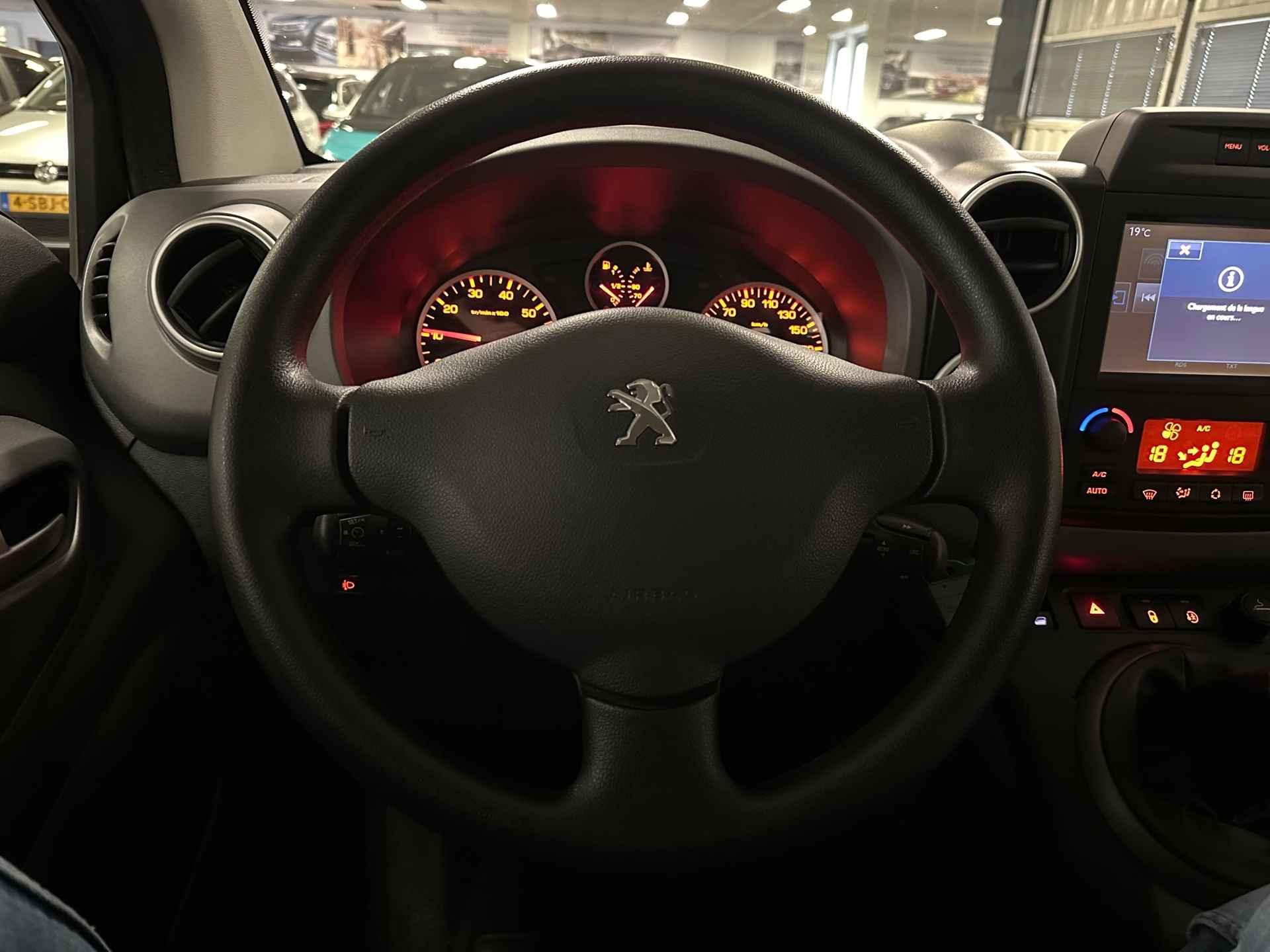 Peugeot Partner Tepee 1.2 PureTech Active * Navigatie / Camera / Trekhaak / LED / Parkeersensoren * - 13/24