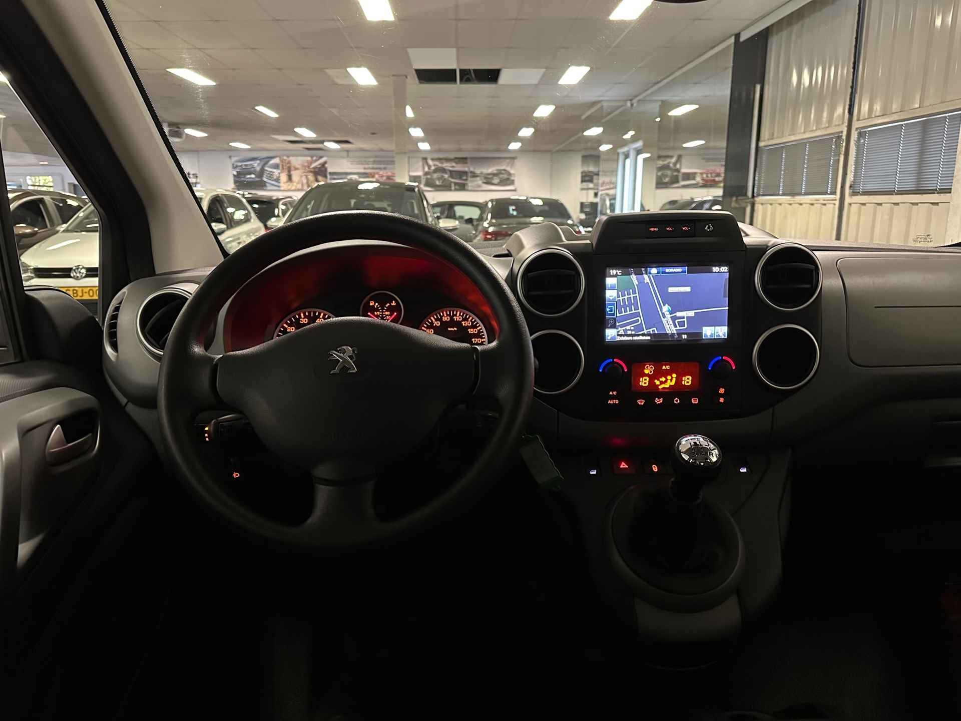 Peugeot Partner Tepee 1.2 PureTech Active * Navigatie / Camera / Trekhaak / LED / Parkeersensoren * - 22/24