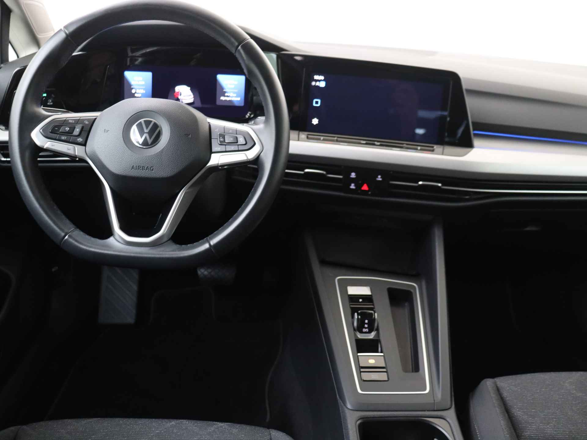 Volkswagen Golf 1.0 eTSI Life 5 deurs Automaat | Navigatie by App | Climate Control | Lichtmetalen Velgen - 6/33