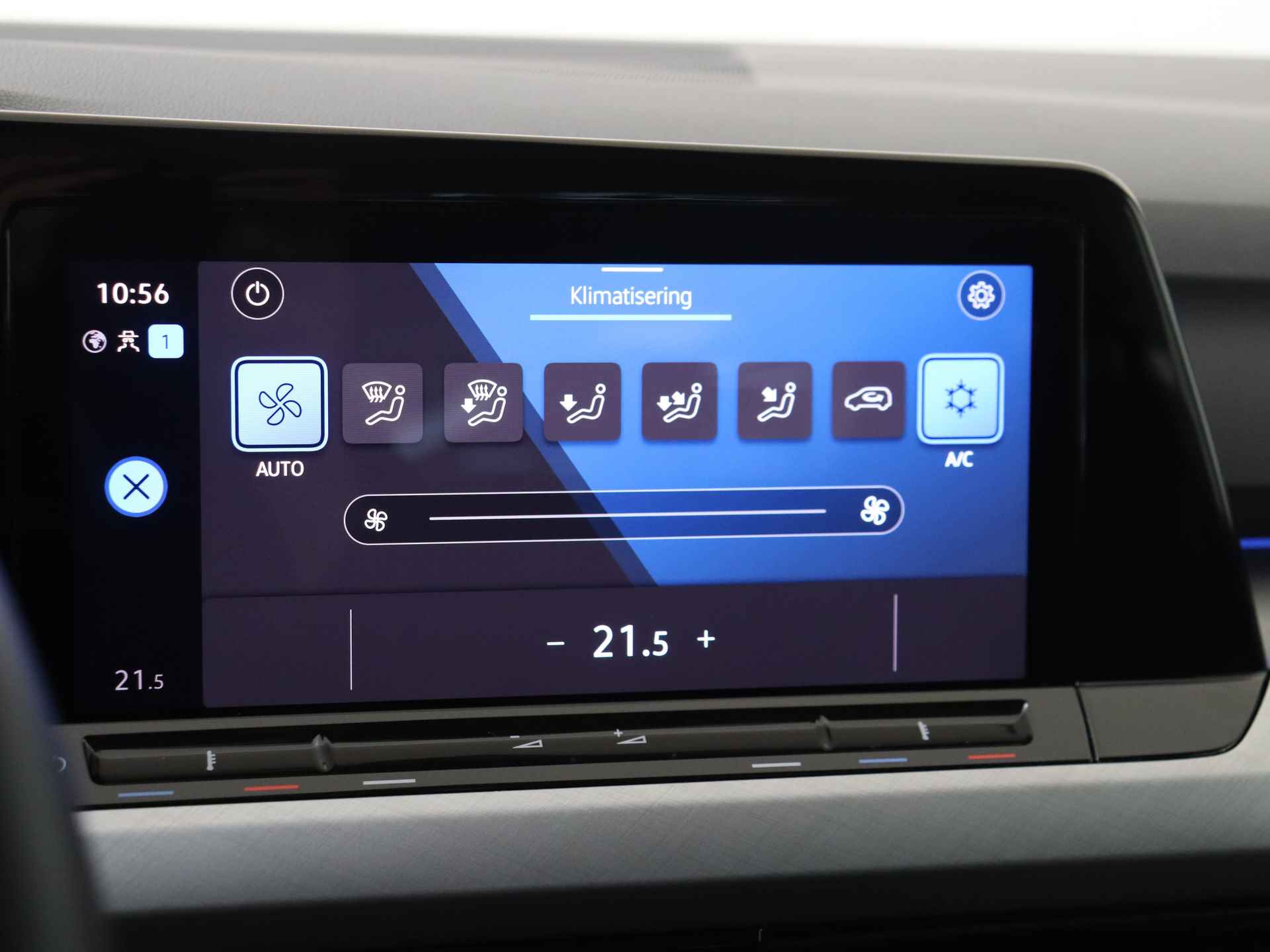 Volkswagen Golf 1.0 eTSI Life 5 deurs Automaat | Navigatie by App | Climate Control | Lichtmetalen Velgen - 19/33