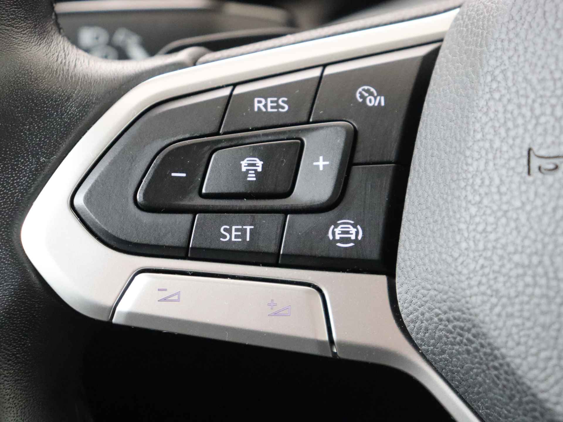 Volkswagen Golf 1.0 eTSI Life 5 deurs Automaat | Navigatie by App | Climate Control | Lichtmetalen Velgen - 21/33