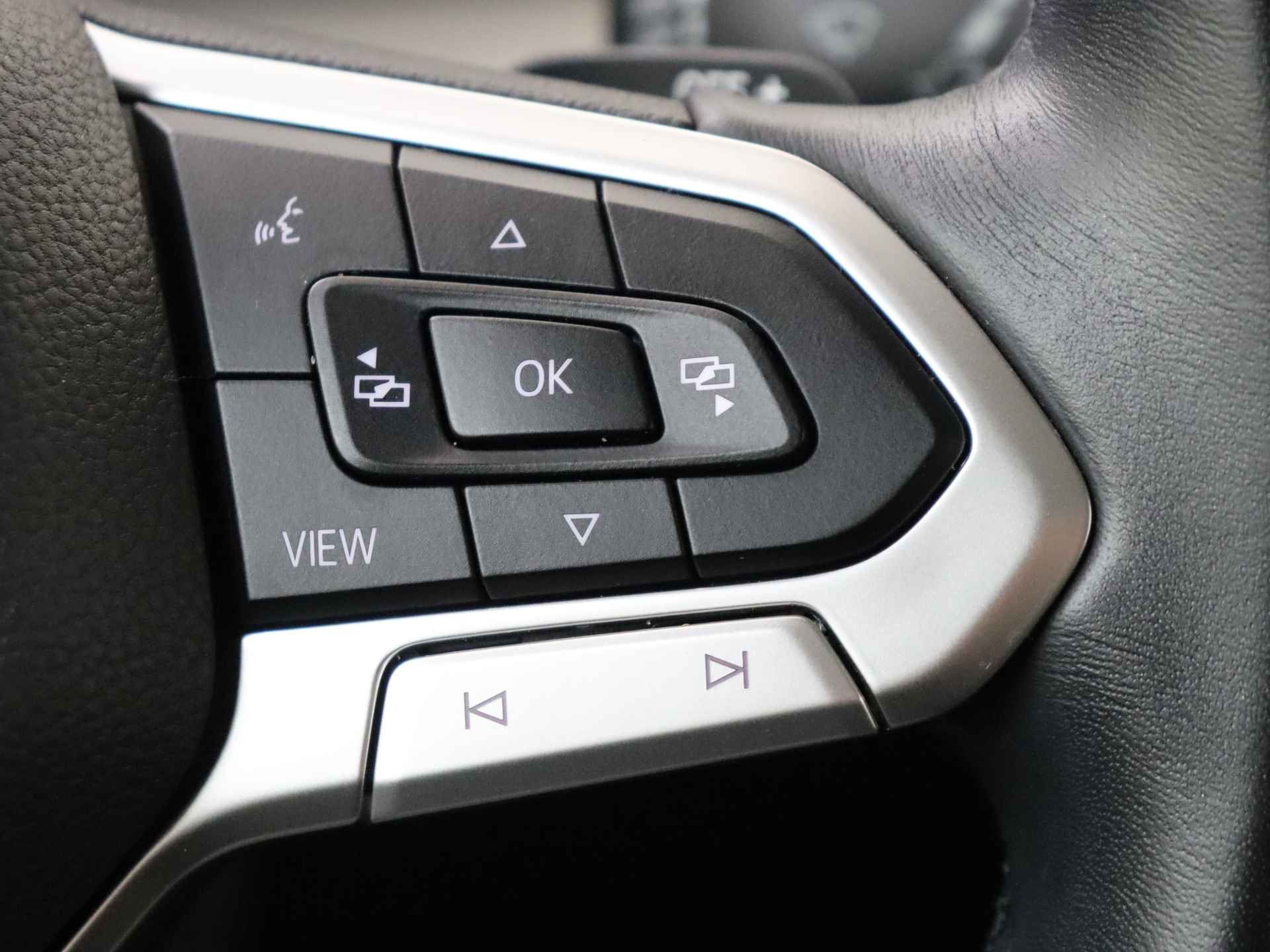 Volkswagen Golf 1.0 eTSI Life 5 deurs Automaat | Navigatie by App | Climate Control | Lichtmetalen Velgen - 22/33
