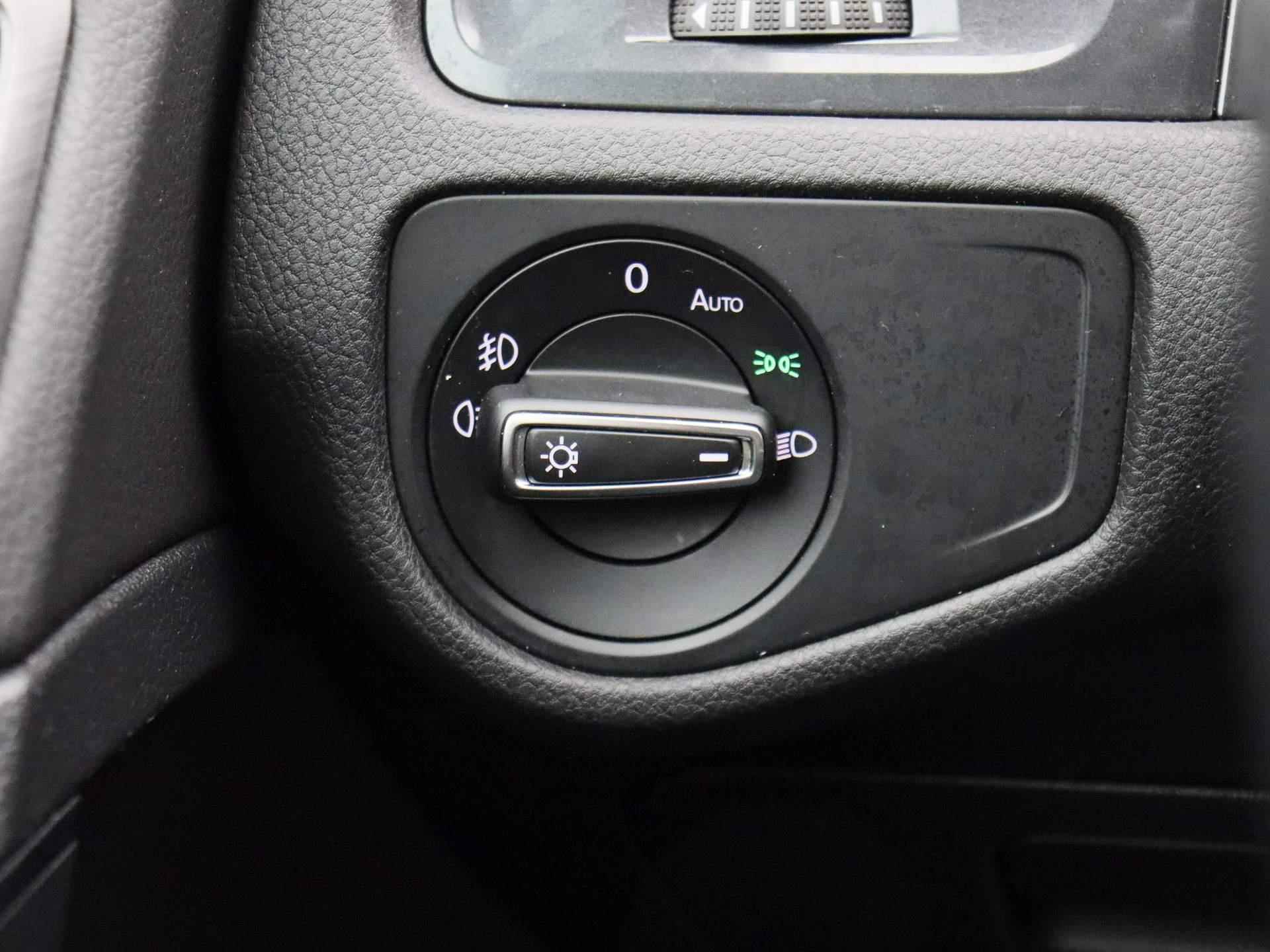 Volkswagen Golf Variant 1.0 TSI Comfortline Business 116 PK DSG | Automaat | Apple Carplay | Android Auto | Ergo-Active Comfort Stoelen | Stoelmassage | Navigatie | Parkeersensoren | Stoelverwarming | DAB Radio | - 27/36