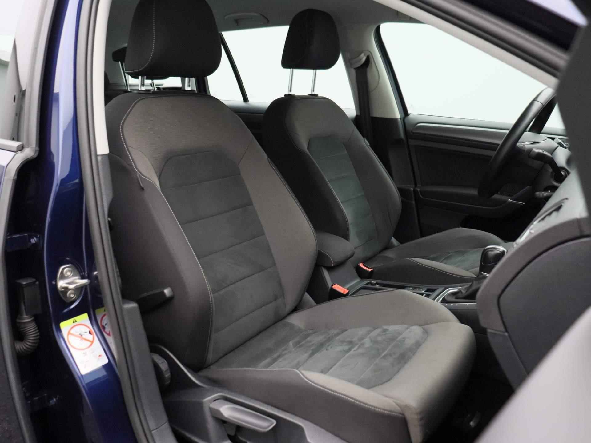 Volkswagen Golf Variant 1.0 TSI Comfortline Business 116 PK DSG | Automaat | Apple Carplay | Android Auto | Ergo-Active Comfort Stoelen | Stoelmassage | Navigatie | Parkeersensoren | Stoelverwarming | DAB Radio | - 33/36