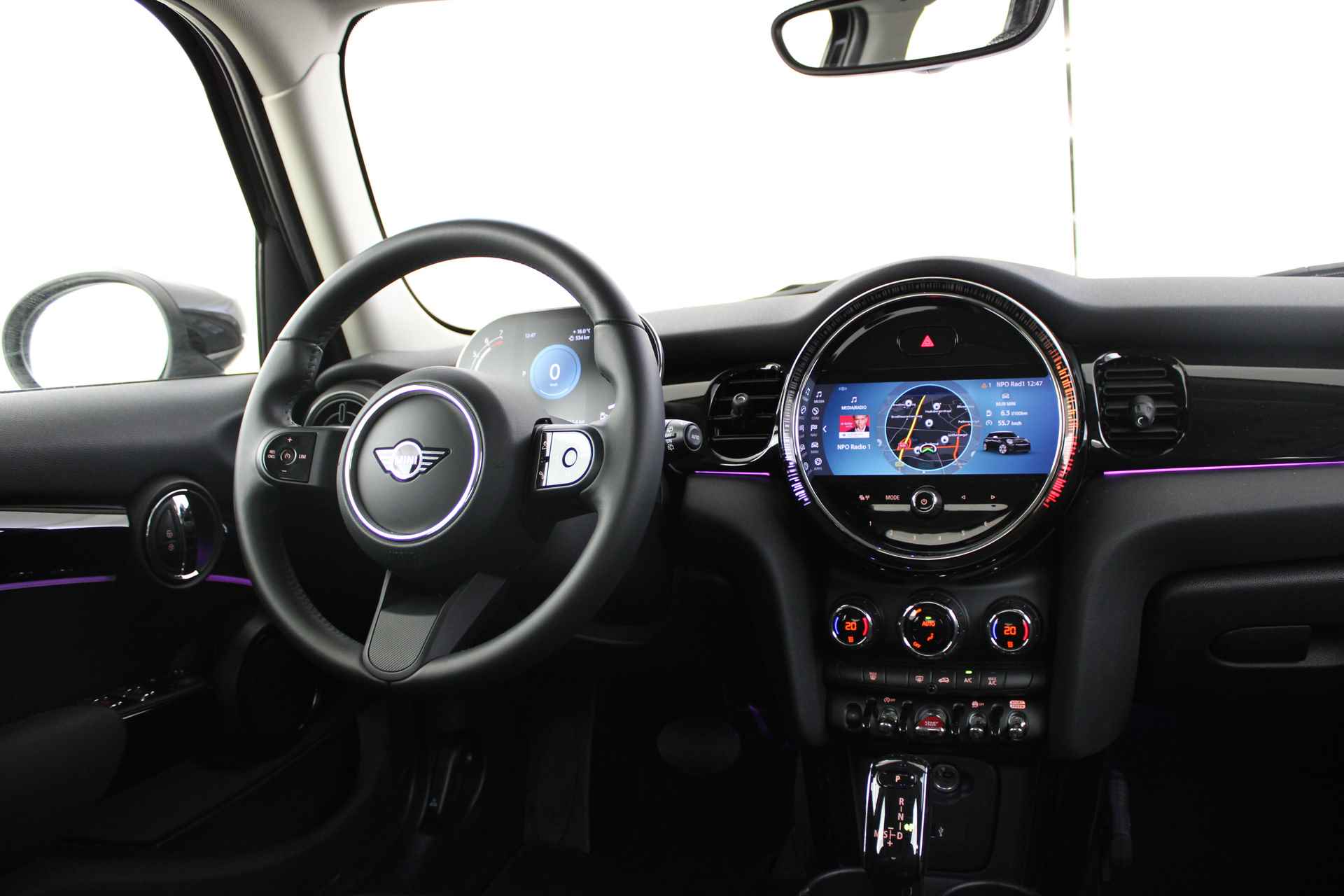 MINI Hatchback Cooper Essential Automaat / Multifunctioneel stuurwiel / PDC achter / LED / Cruise Control / Navigatie / Airconditioning - 11/44