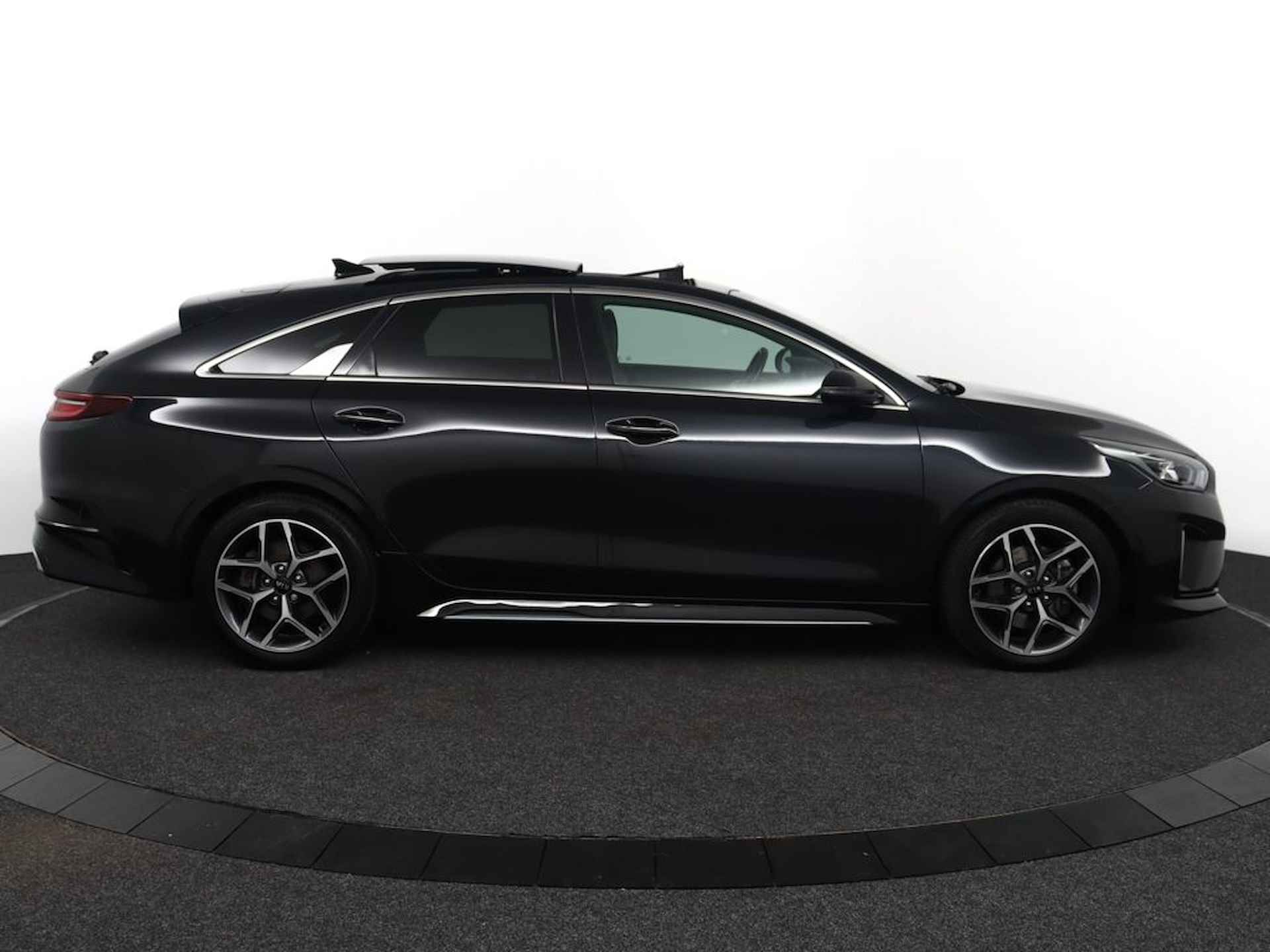 Kia ProCeed 1.5 T-GDI GT-Line Automaat Navigatie - Cruise Control - Apple Carplay/Android Auto - Stoel-/stuurverwarming - Fabrieksgarantie tot 05-2028 - 8/53