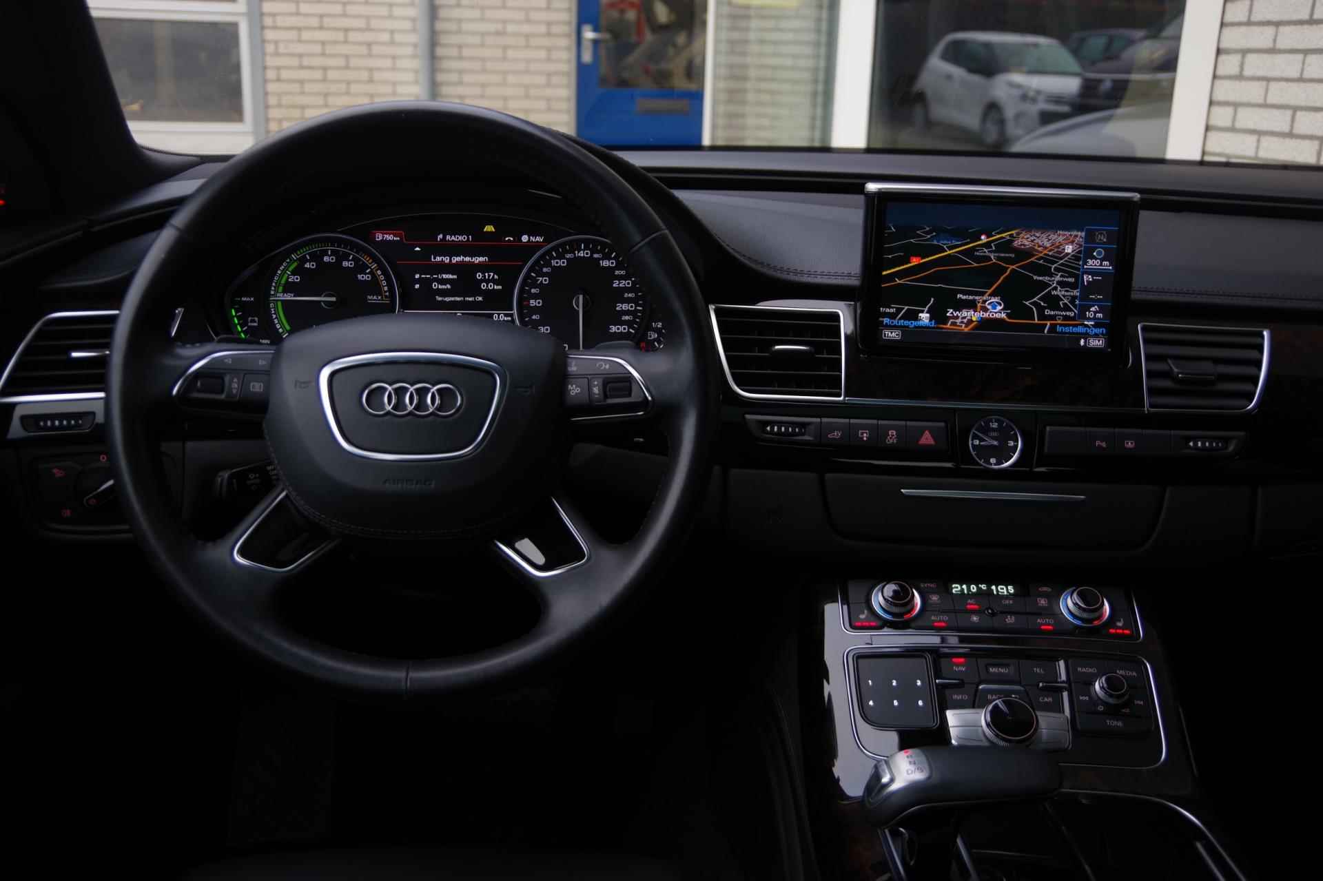 Audi A8 2.0 TFSI Hybrid Camera Navigatie Open dak Leer - 8/50