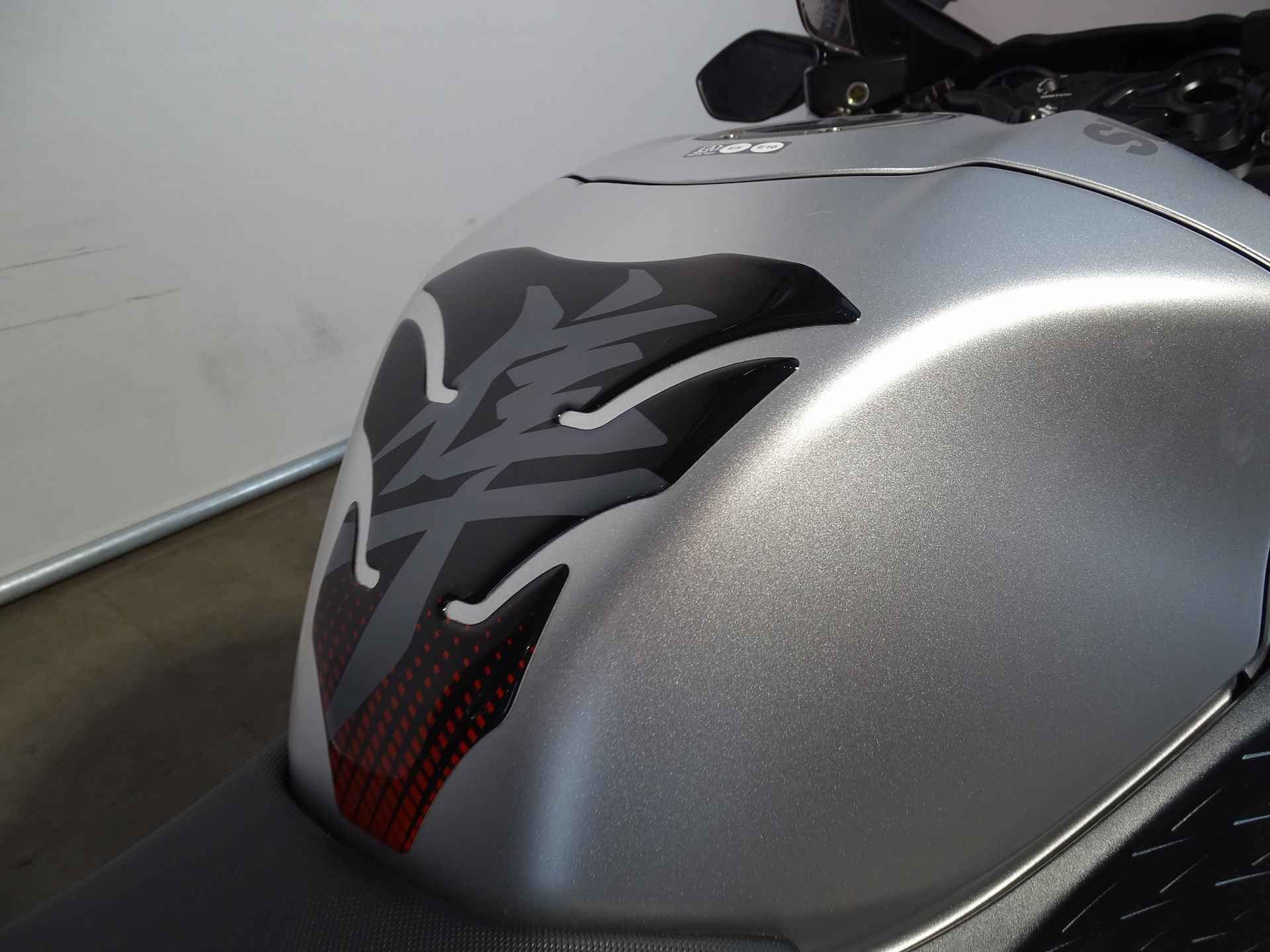 Suzuki HAYABUSA 1300A - 8/11