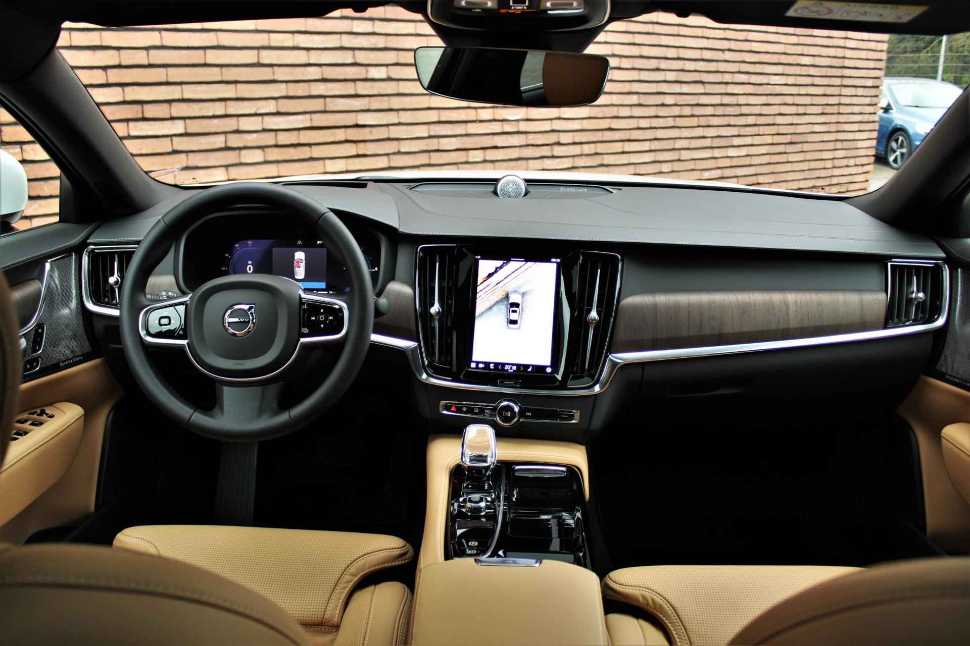 Volvo S90 T8 Recharge AUT8 455PK AWD Ultimate Bright, Nappa leder met stoelventilatie en massagefunctie, Visual Park Assist incl. 360° parkeercamera, Volvo Guard Alarm, Extra getint glas achter, Gelamineerde zijruiten, Bowers & Wilkins High-end geluidssysteem, Luchtvering, 20" lichtmetalen velgen - 5/35