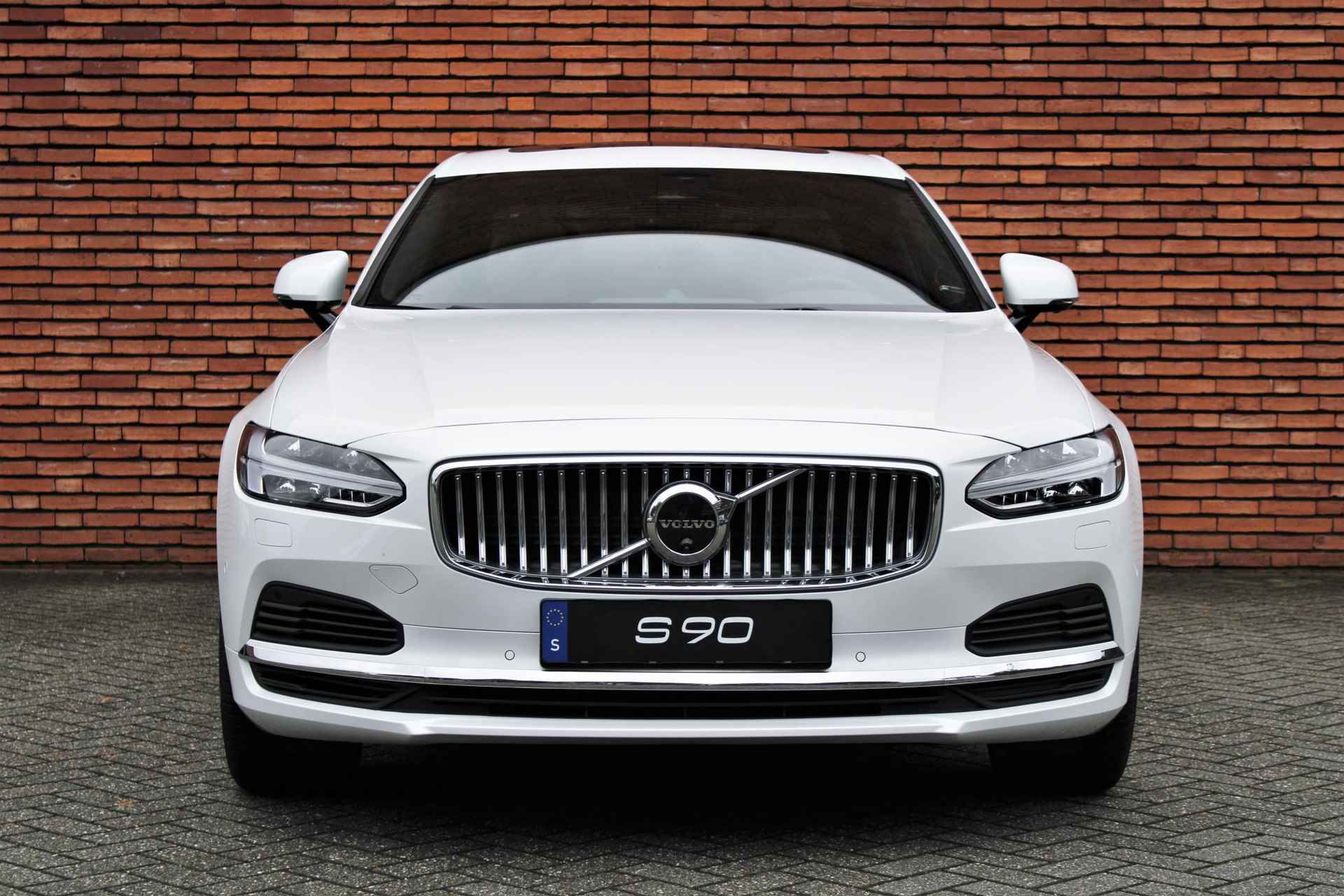 Volvo S90 T8 Recharge AUT8 455PK AWD Ultimate Bright, Nappa leder met stoelventilatie en massagefunctie, Visual Park Assist incl. 360° parkeercamera, Volvo Guard Alarm, Extra getint glas achter, Gelamineerde zijruiten, Bowers & Wilkins High-end geluidssysteem, Luchtvering, 20" lichtmetalen velgen - 29/35