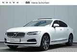 Volvo S90 T8 Recharge AUT8 455PK AWD Ultimate Bright, Nappa leder met stoelventilatie en massagefunctie, Visual Park Assist incl. 360° parkeercamera, Volvo Guard Alarm, Extra getint glas achter, Gelamineerde zijruiten, Bowers & Wilkins High-end geluidssysteem, Luchtvering, 20" lichtmetalen velgen