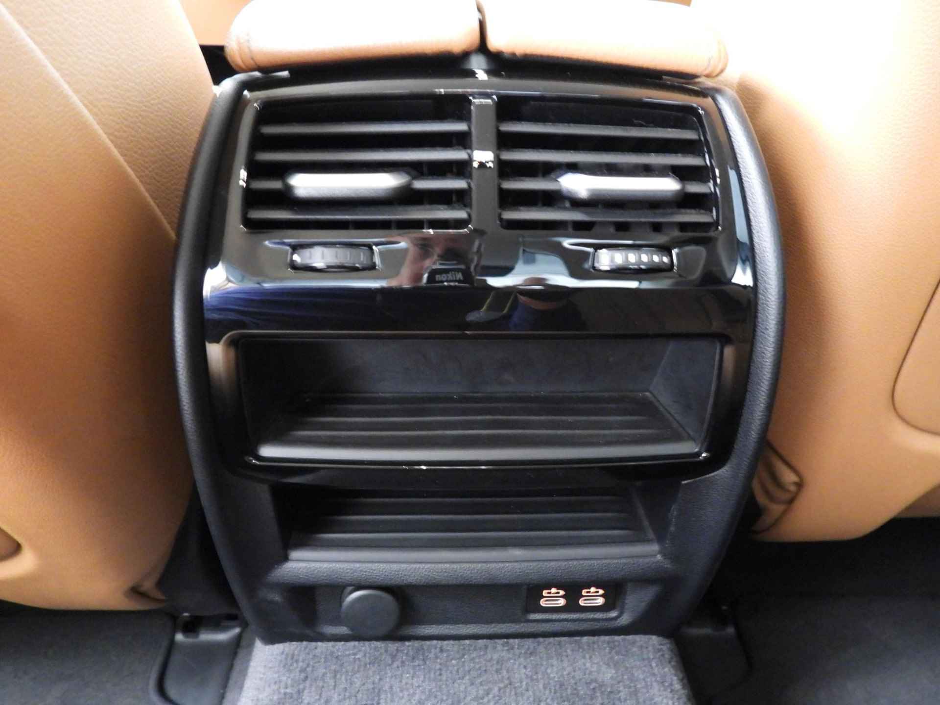 BMW 5-Serie Sedan 520i | Laserlicht | Leder | Navigatie | Comfortzetels | Stoelverwarming | Elektr. zetels | DAB | Alu 17 inch - 26/46