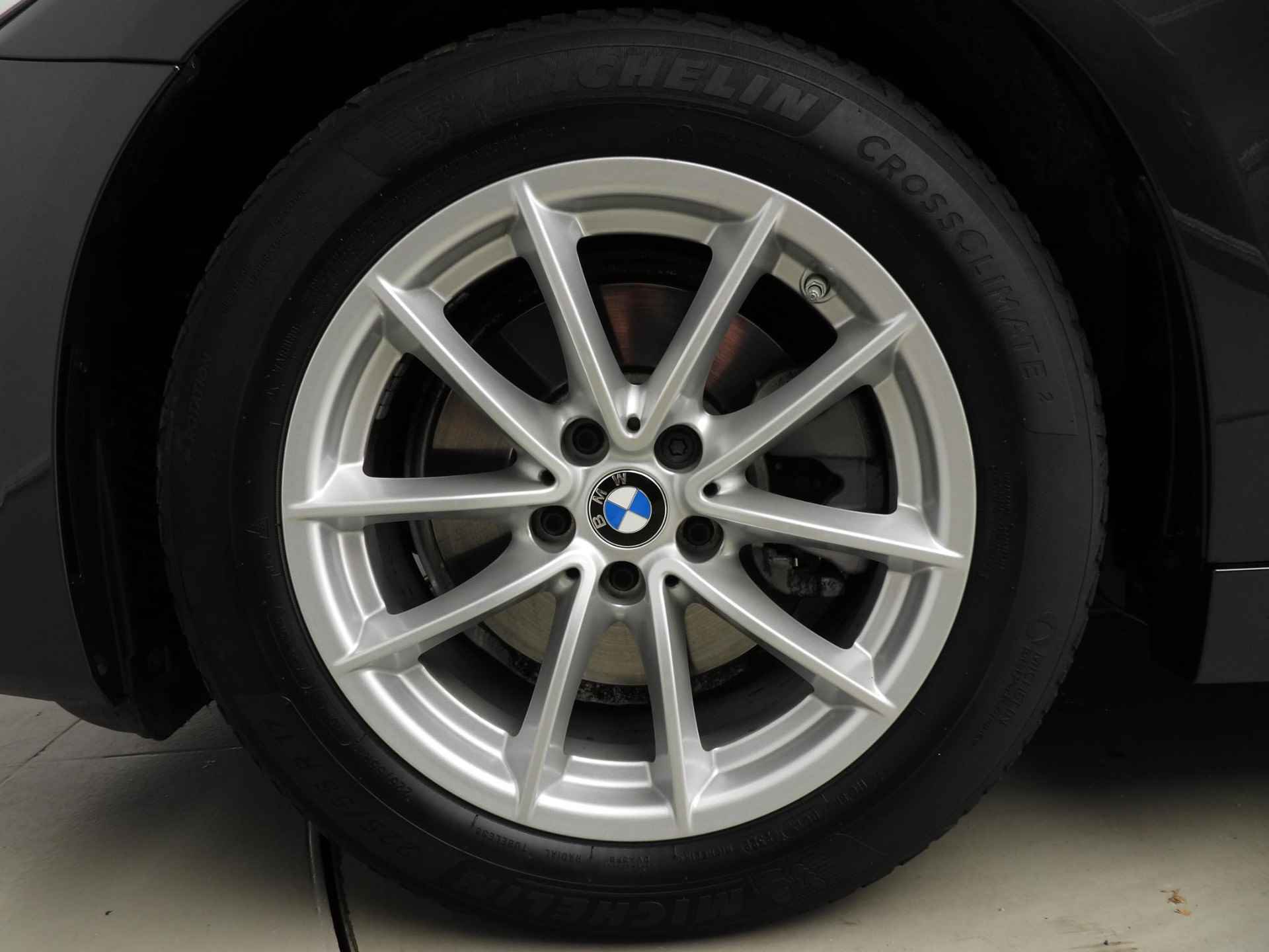 BMW 5-Serie Sedan 520i | Laserlicht | Leder | Navigatie | Comfortzetels | Stoelverwarming | Elektr. zetels | DAB | Alu 17 inch - 46/46