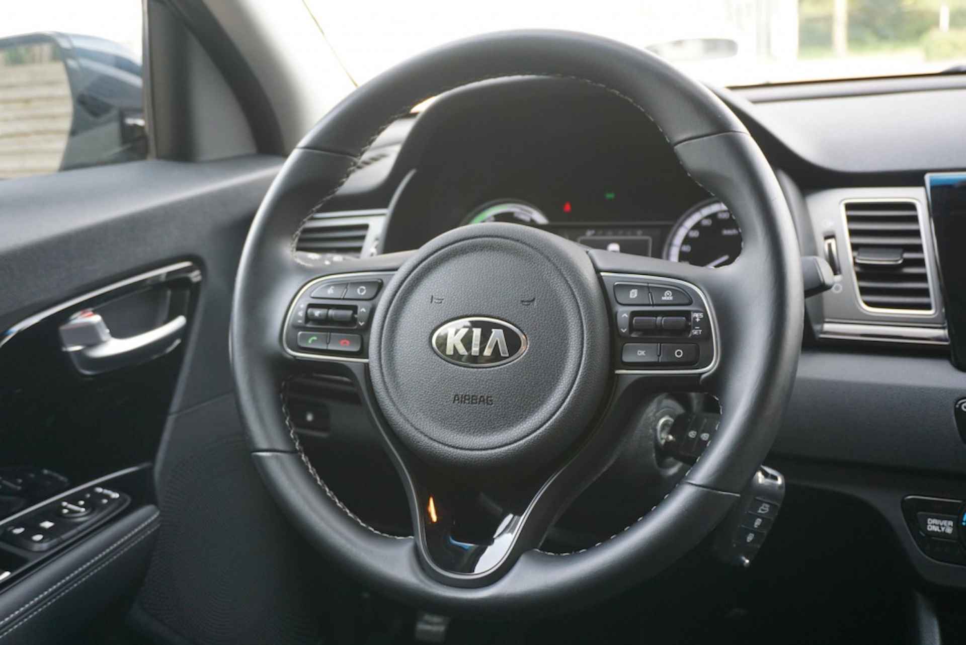 Kia Niro 1.6 GDi H. DynamicL. Half Leder | CarPlay | Navigatie | NAP - 13/27