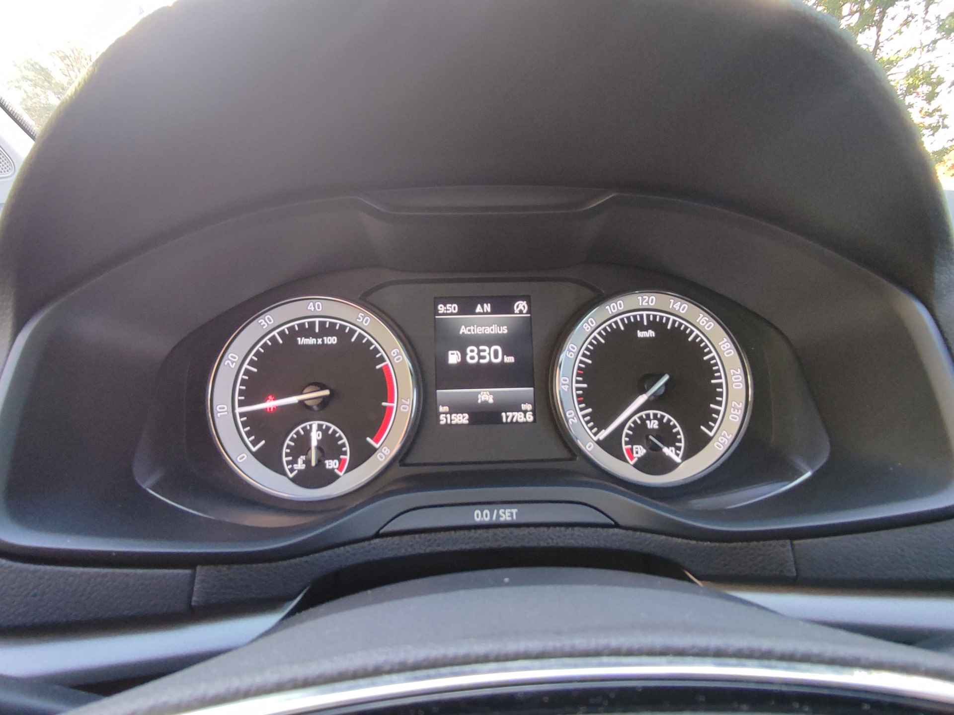 Škoda Karoq 1.0 TSI Business Edition Navigatie - Keyless Start - All Seasonbanden - NL auto - Apple Carplay / Android Auto - DAB - 15/31