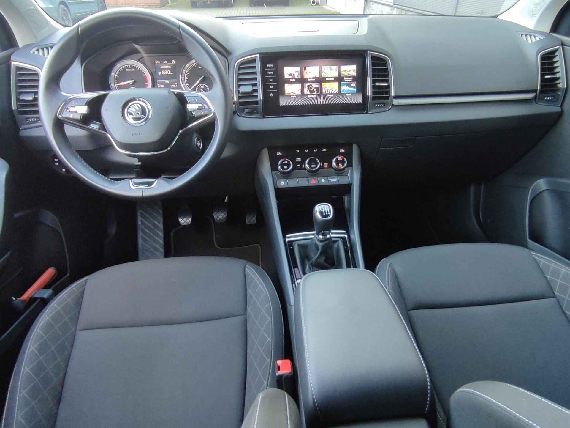 Škoda Karoq 1.0 TSI Business Edition Navigatie - Keyless Start - All Seasonbanden - NL auto - Apple Carplay / Android Auto - DAB - 20/31