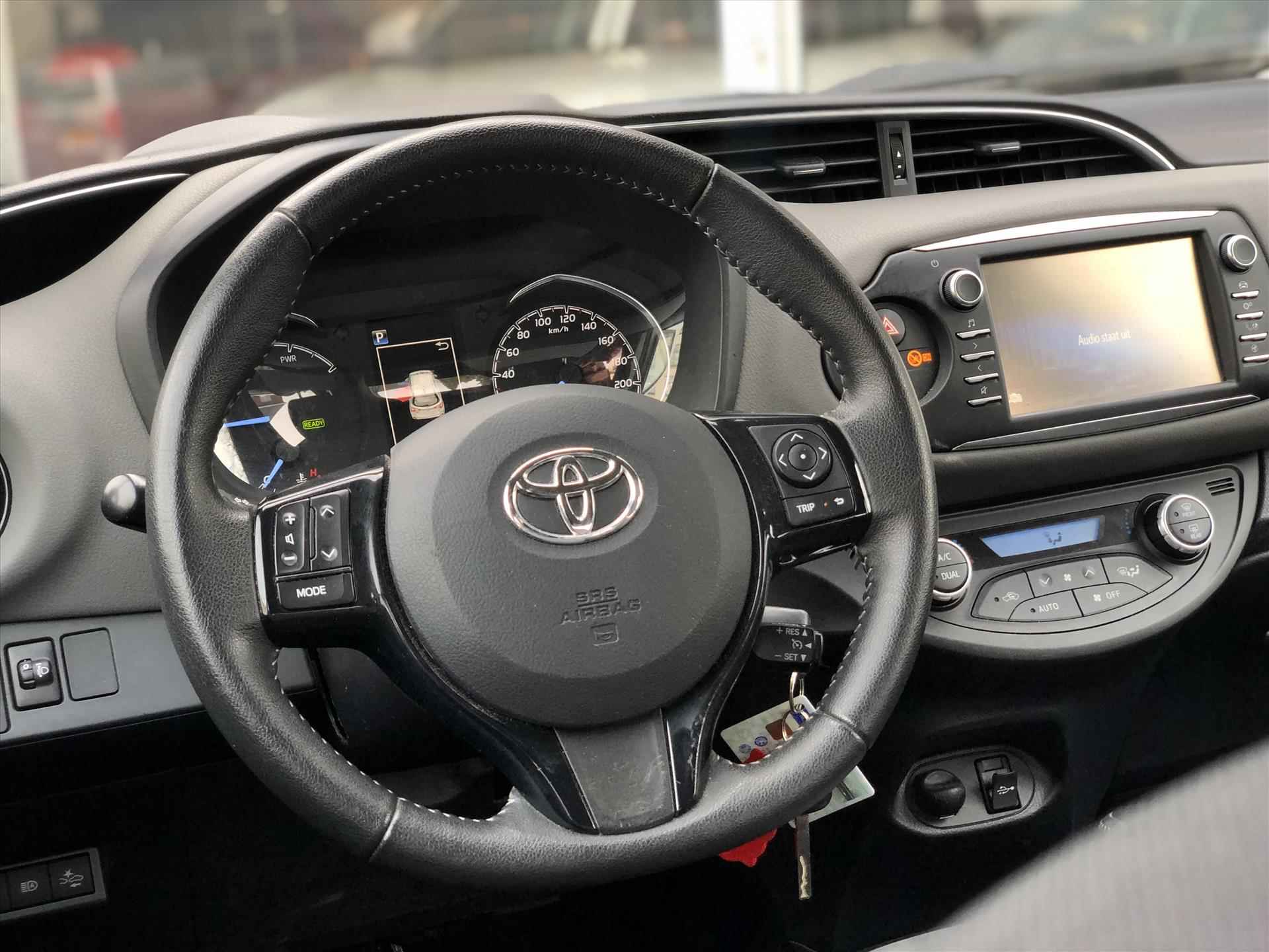 Toyota Yaris 1.5 Hybrid 100pk Active | Eerste Eigenaar, Cruise control, Parkeercamera, Bluetooth, Climate control,  Stuurbediening - 11/30