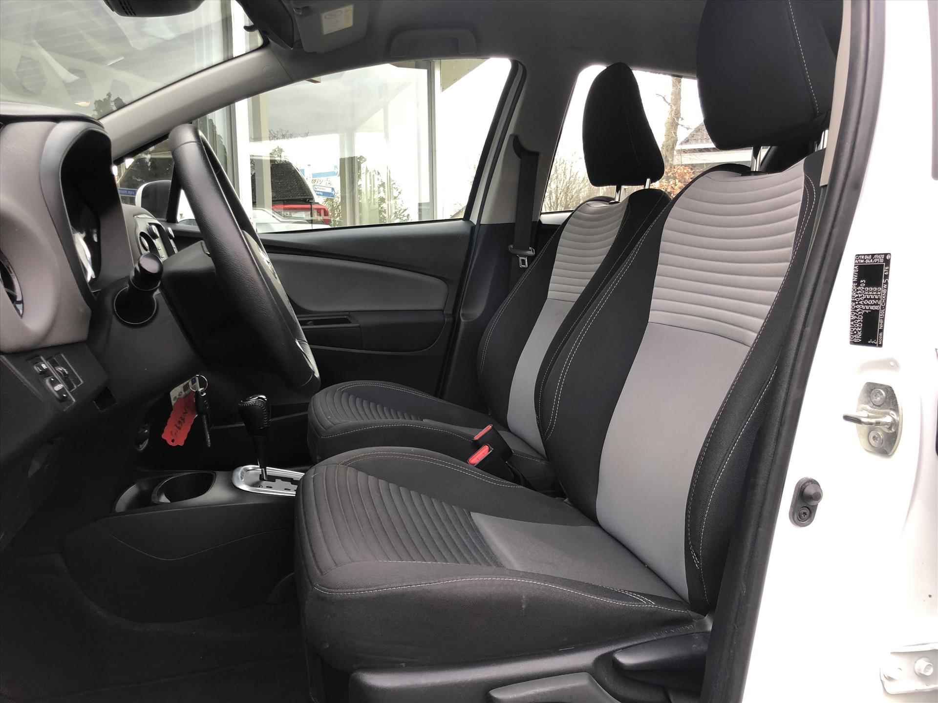 Toyota Yaris 1.5 Hybrid 100pk Active | Eerste Eigenaar, Cruise control, Parkeercamera, Bluetooth, Climate control,  Stuurbediening - 13/30