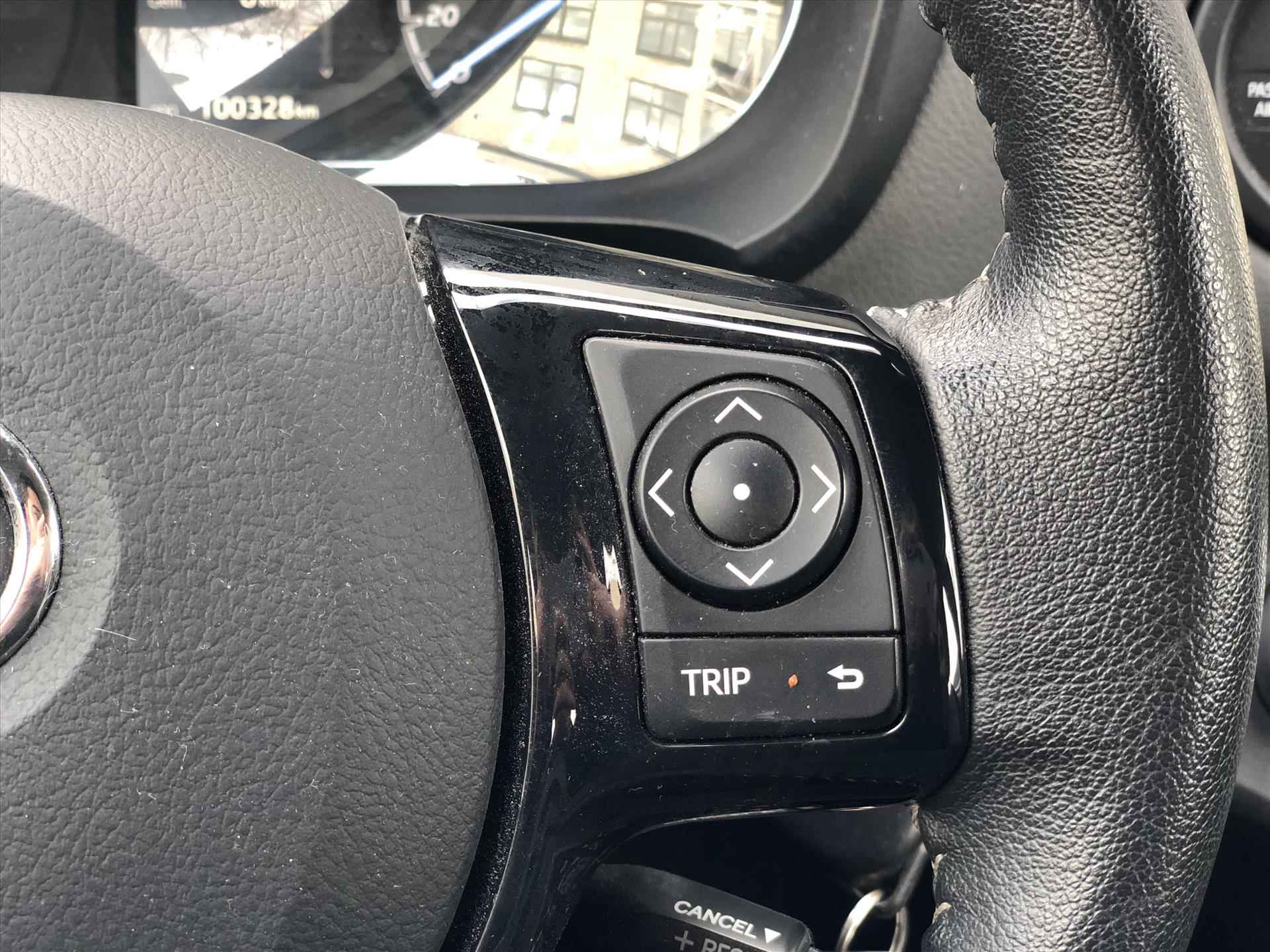 Toyota Yaris 1.5 Hybrid 100pk Active | Eerste Eigenaar, Cruise control, Parkeercamera, Bluetooth, Climate control,  Stuurbediening - 19/30