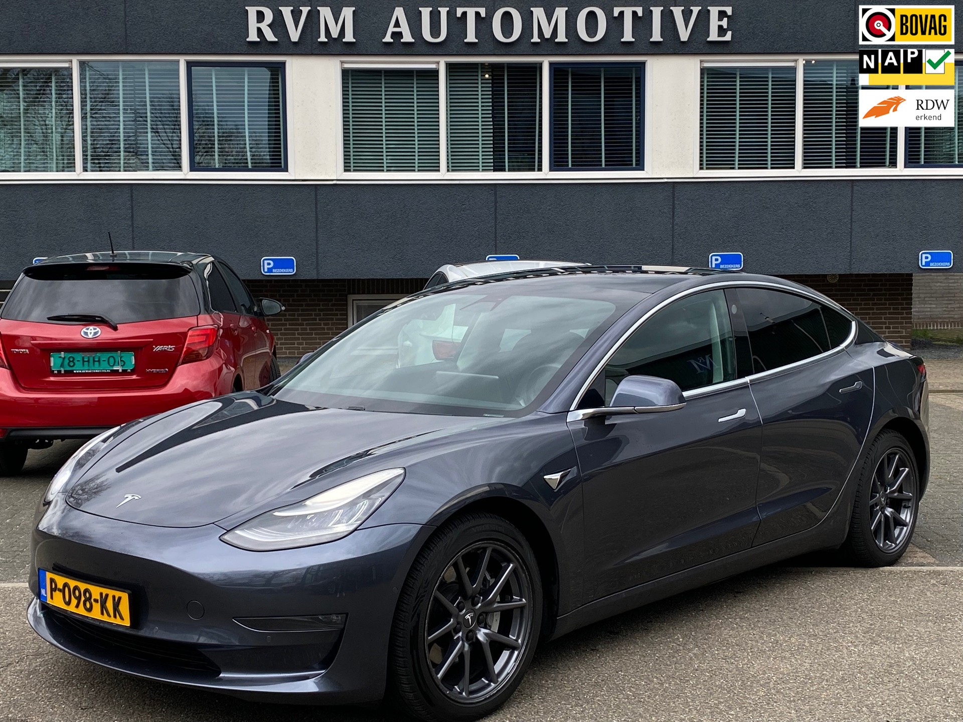 Tesla Model 3 Long Range 75 kWh VAN: 30.900,- VOOR 27.877,- UW LENTEVOORDEEL: 2.023,- | * 23.047,- EX BTW * | LEDER | PANO bij viaBOVAG.nl