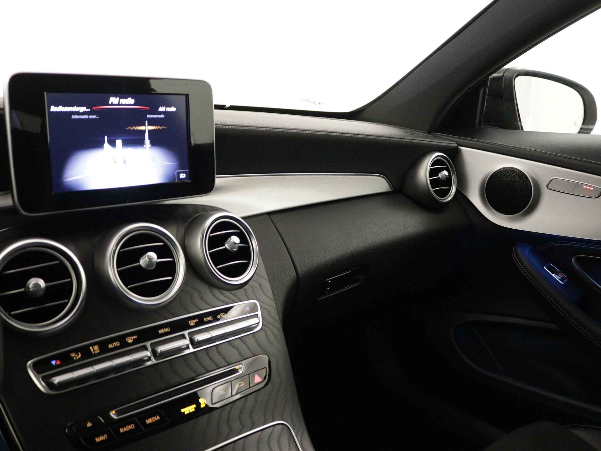 Mercedes-Benz C-Klasse 180 AMG Premium Multispaaks lichtmetalen velgen | Panoramadak | Multispaaks lichtmetalen | Navigatie | Parking support | - 8/46