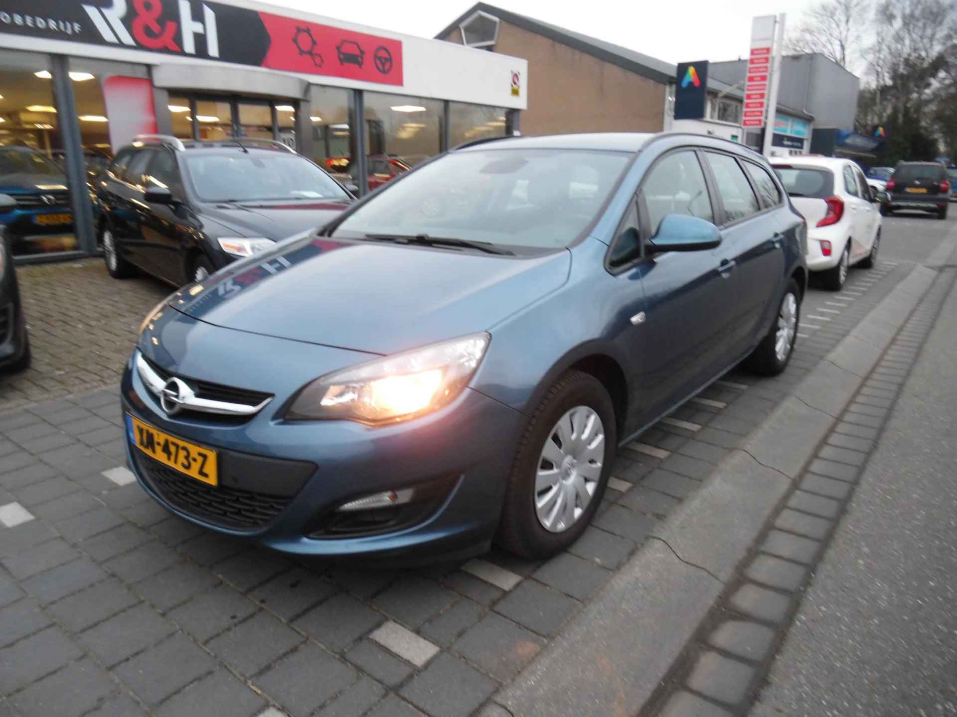 Opel Astra Sports Tourer 1.6 CDTi Edition 5 deurs, airco, elektrische ramen, centrale vergrendeling, cruise control, navigatie, enz