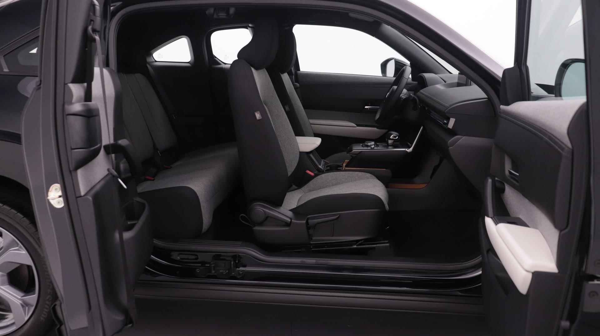 Mazda MX-30 e-SkyActiv EV 145 Prime-line | € 4.000,- korting | € 2.950 overheidssubsidie mogelijk | Uit voorraad leverbaar | - 10/34