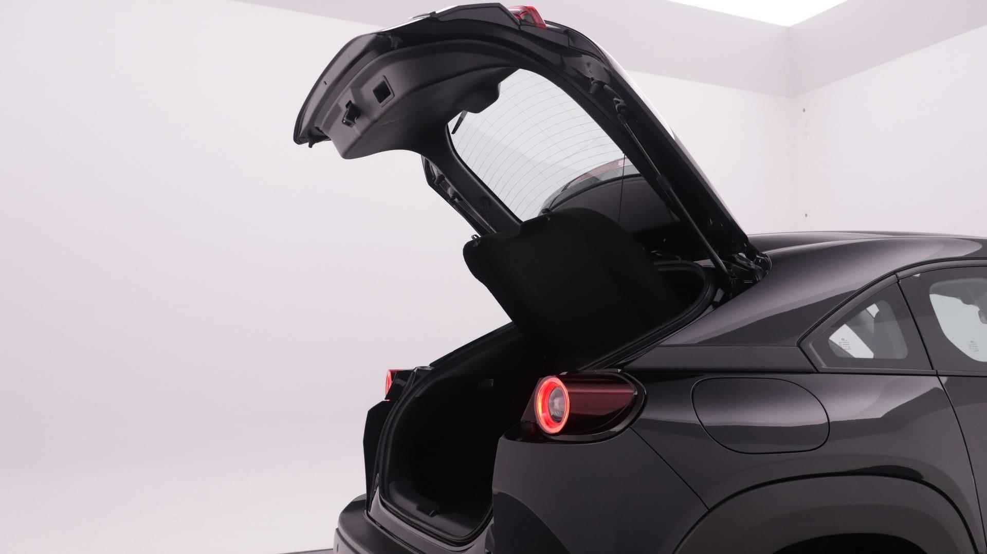 Mazda MX-30 e-SkyActiv EV 145 Prime-line | € 4.000,- korting | € 2.950 overheidssubsidie mogelijk | Uit voorraad leverbaar | - 30/34