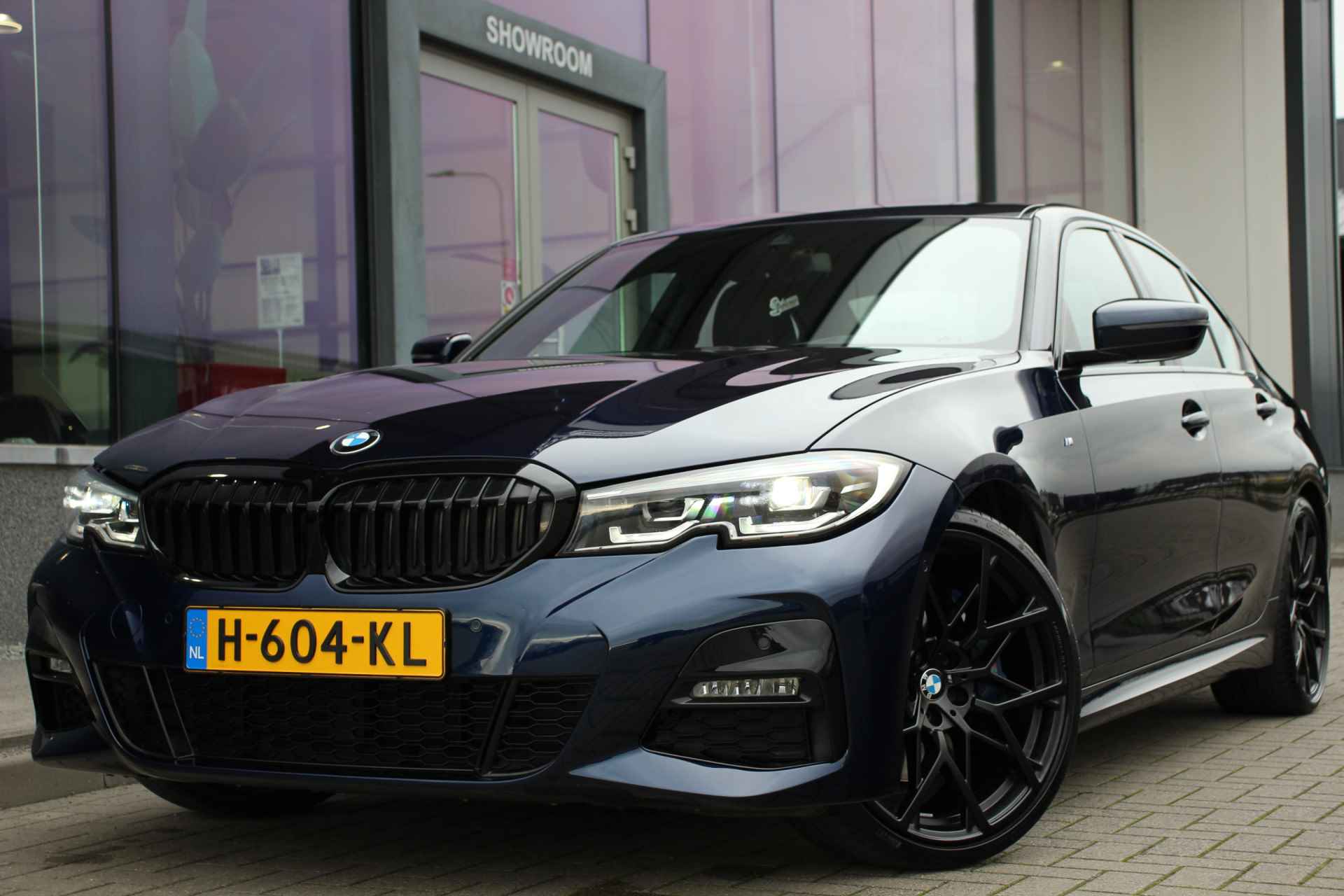 BMW 3-serie 320i High Executive Edition | M-Sport | Leder | 20'' | HUD - 4/39