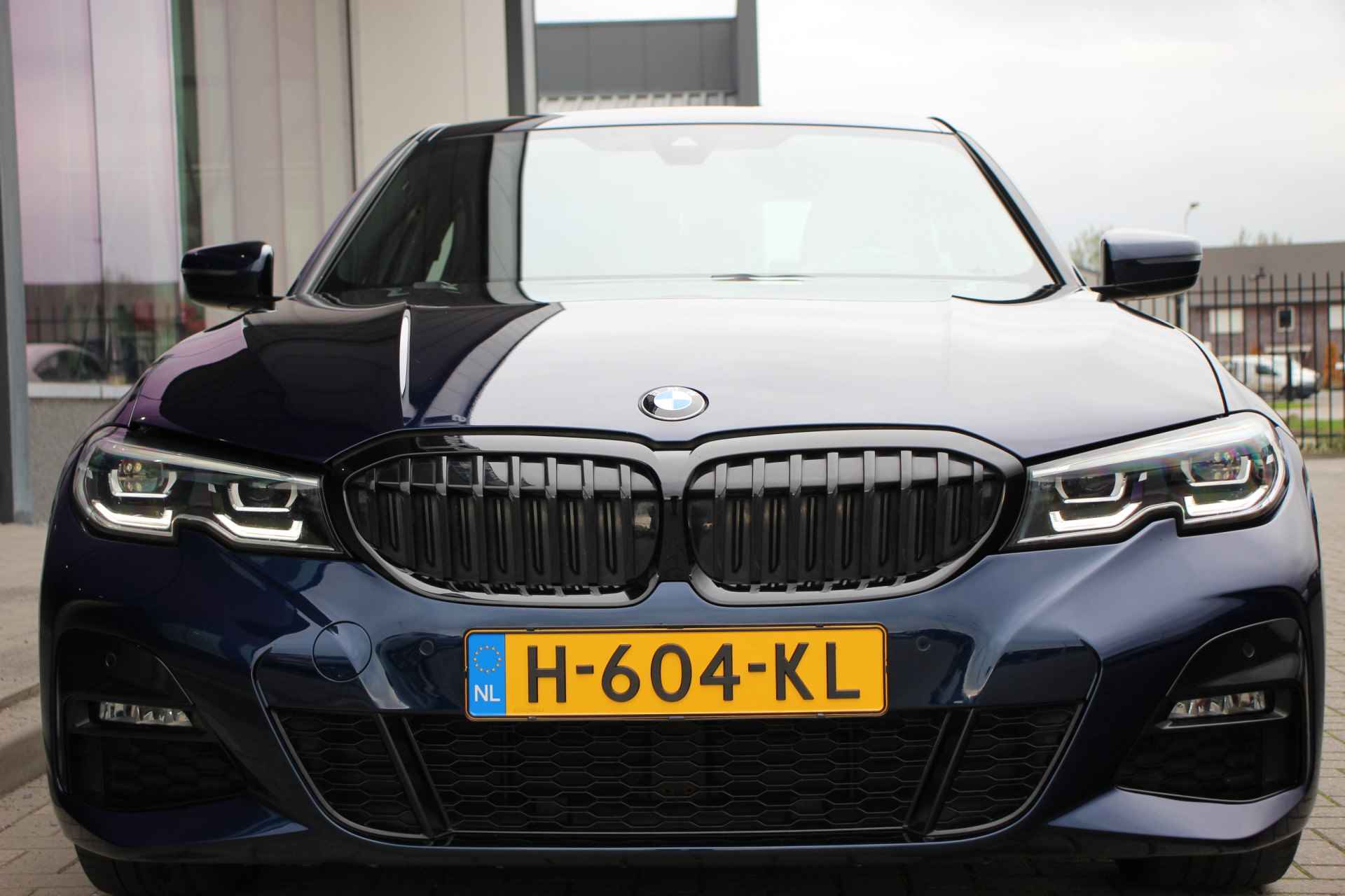 BMW 3-serie 320i High Executive Edition | M-Sport | Leder | 20'' | HUD - 6/39