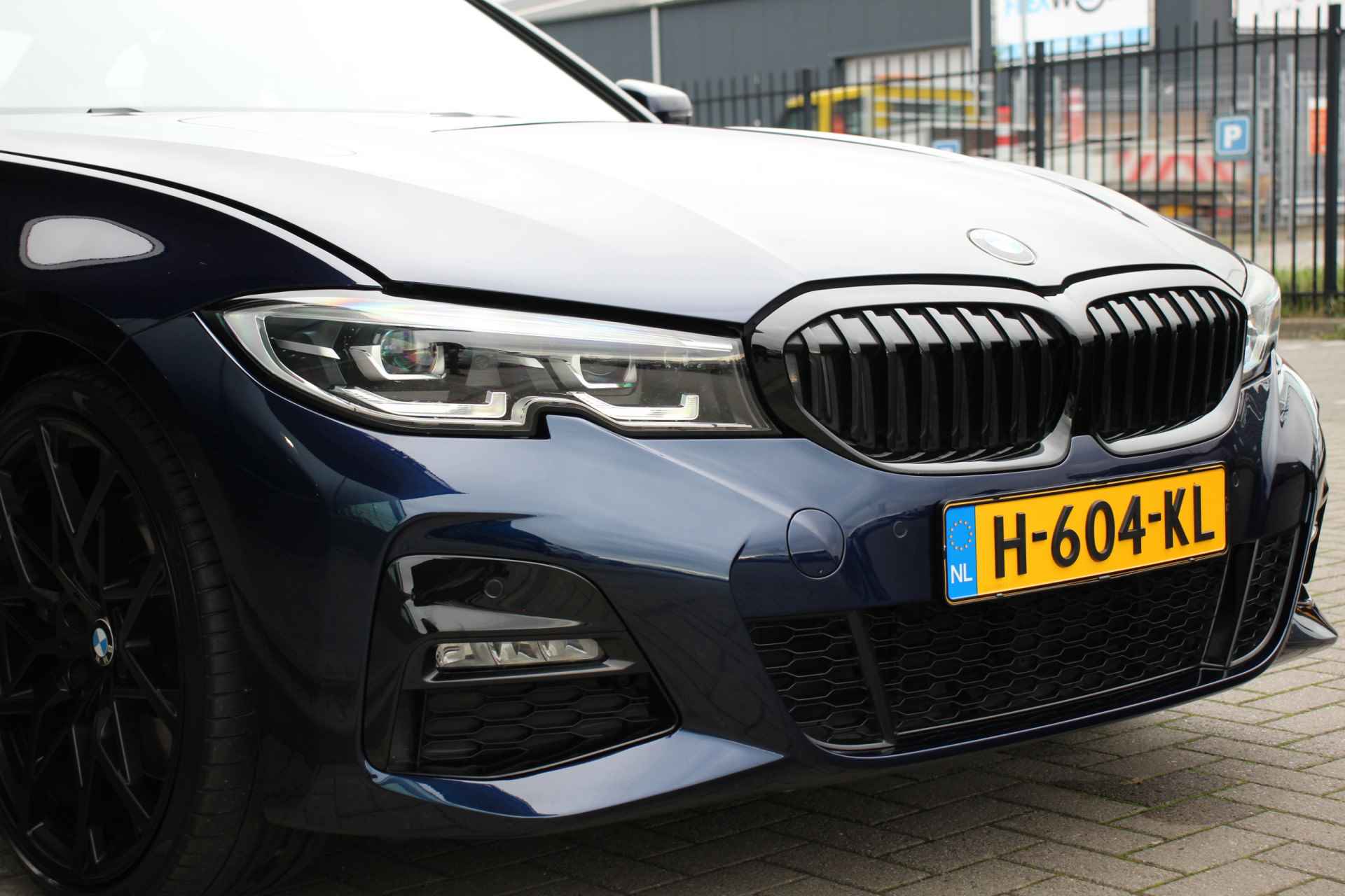 BMW 3-serie 320i High Executive Edition | M-Sport | Leder | 20'' | HUD - 8/39