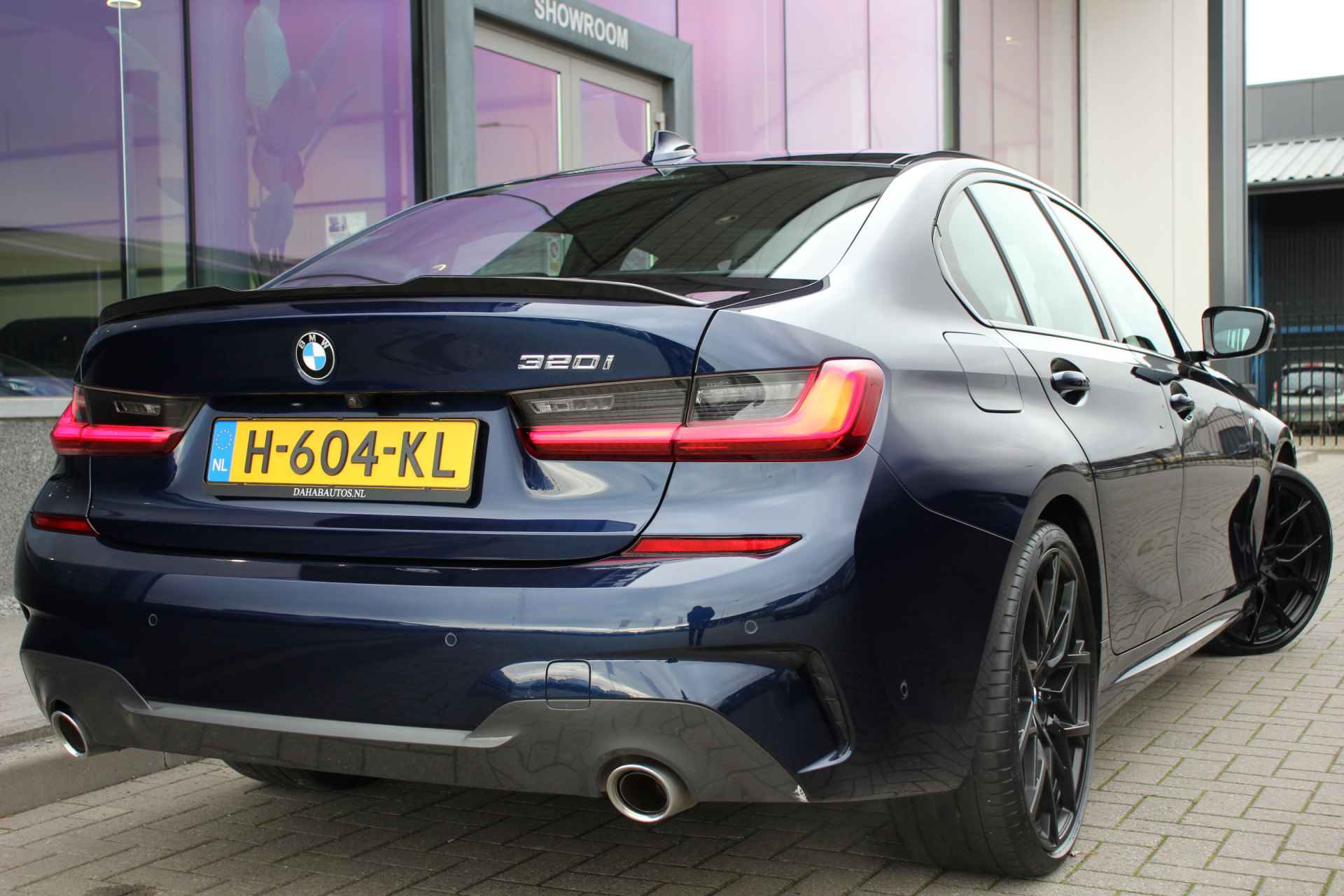 BMW 3-serie 320i High Executive Edition | M-Sport | Leder | 20'' | HUD - 11/39