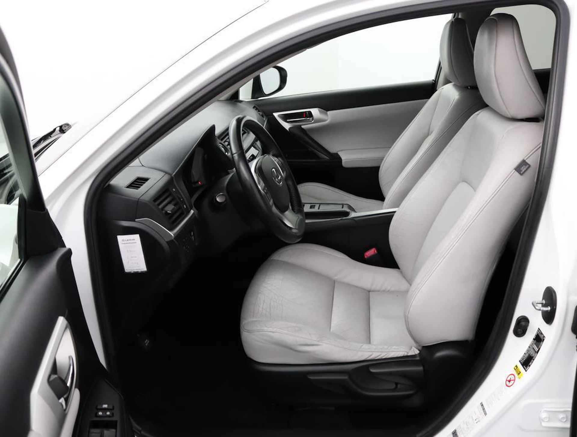 Lexus CT 200h Hybrid | Leder | Stoelverwarming | Parkeersensoren - 16/44