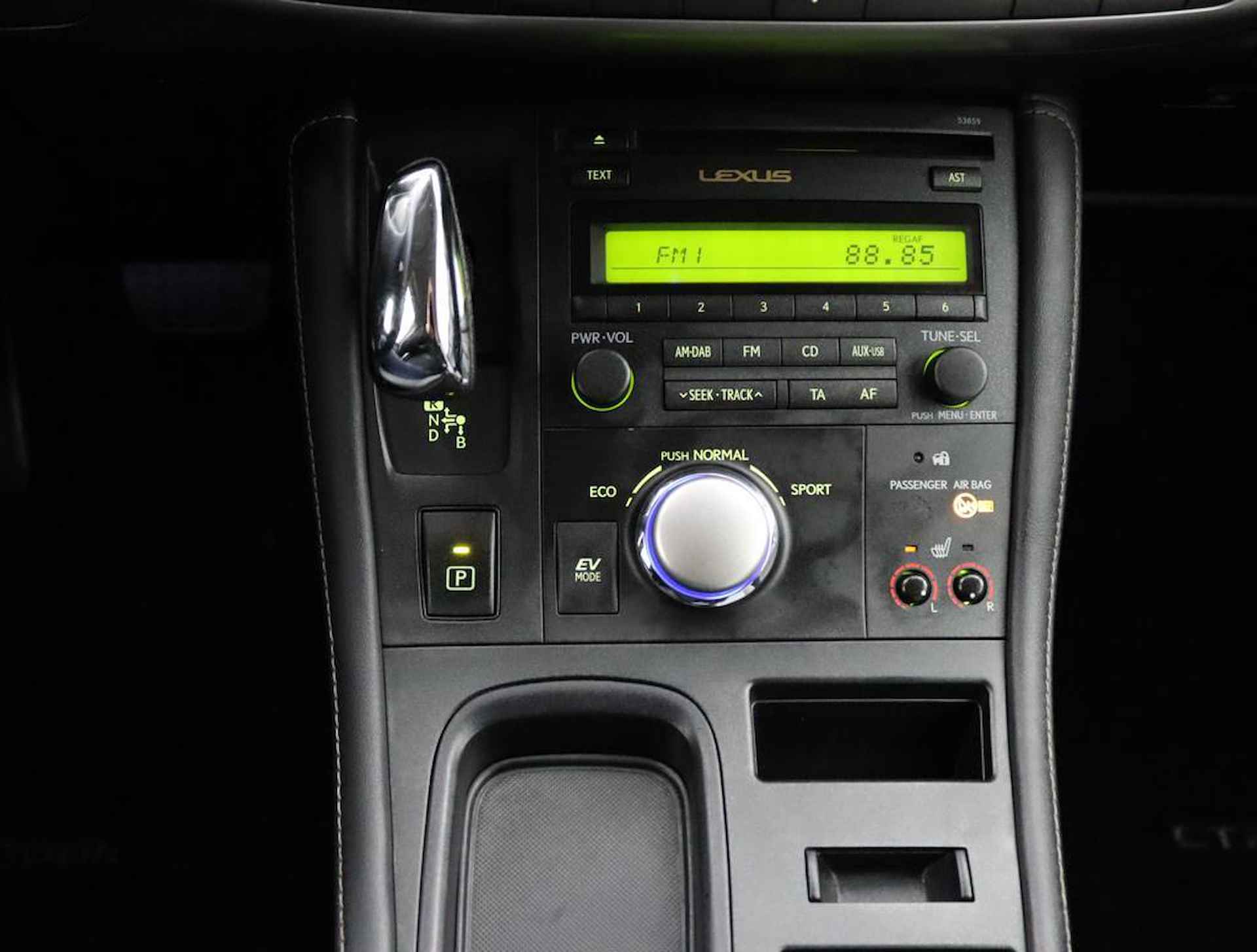 Lexus CT 200h Hybrid | Leder | Stoelverwarming | Parkeersensoren - 25/44