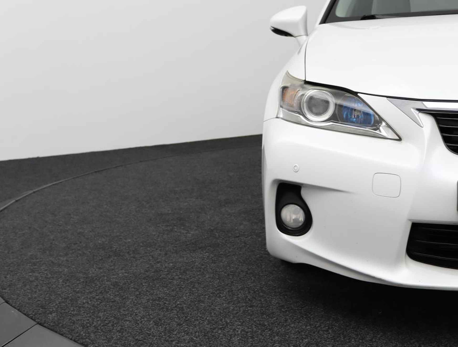 Lexus CT 200h Hybrid | Leder | Stoelverwarming | Parkeersensoren - 33/44